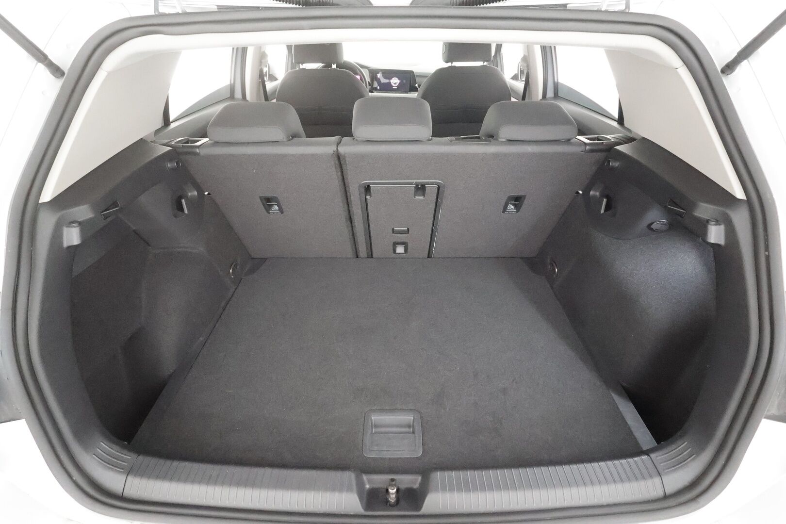 Volkswagen Golf 2020 First Edition 1,5 eTSI 110 kW (MHEV) DSG-automaatti - | Webasto | Koukku | ACC | LED | P.Kamera | Kaistavahti | Navi | Digimittaristo | Apple&Android | Kahdet renkaat | Suomi-auto |