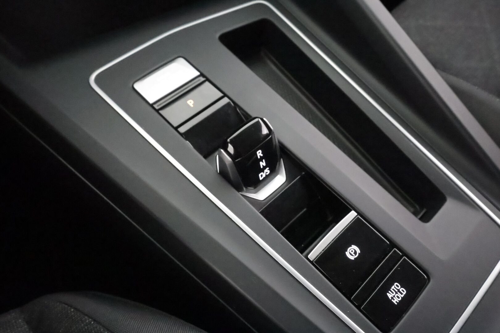 Volkswagen Golf 2020 First Edition 1,5 eTSI 110 kW (MHEV) DSG-automaatti - | Webasto | Koukku | ACC | LED | P.Kamera | Kaistavahti | Navi | Digimittaristo | Apple&Android | Kahdet renkaat | Suomi-auto |