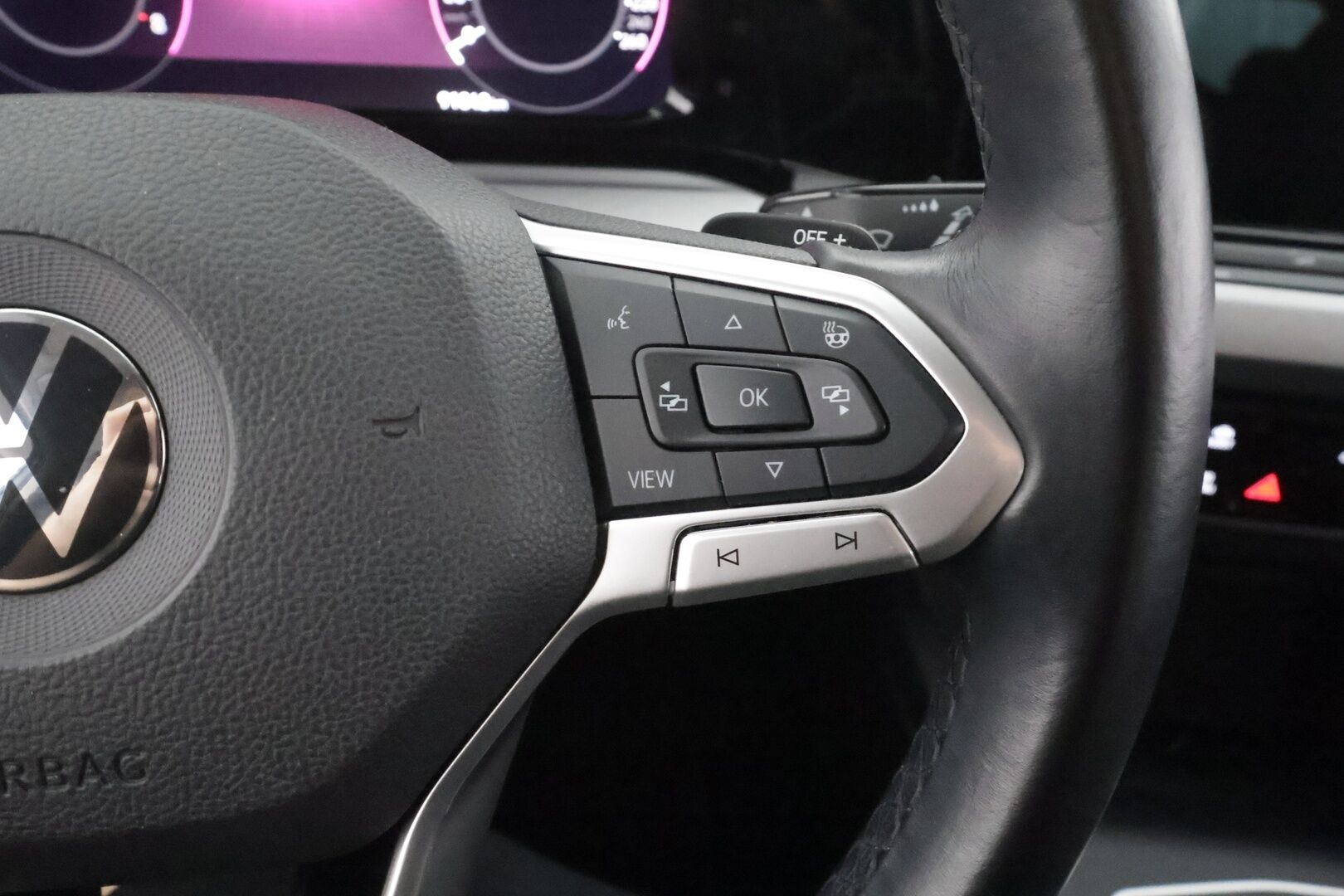 Volkswagen Golf 2020 First Edition 1,5 eTSI 110 kW (MHEV) DSG-automaatti - | Webasto | Koukku | ACC | LED | P.Kamera | Kaistavahti | Navi | Digimittaristo | Apple&Android | Kahdet renkaat | Suomi-auto |