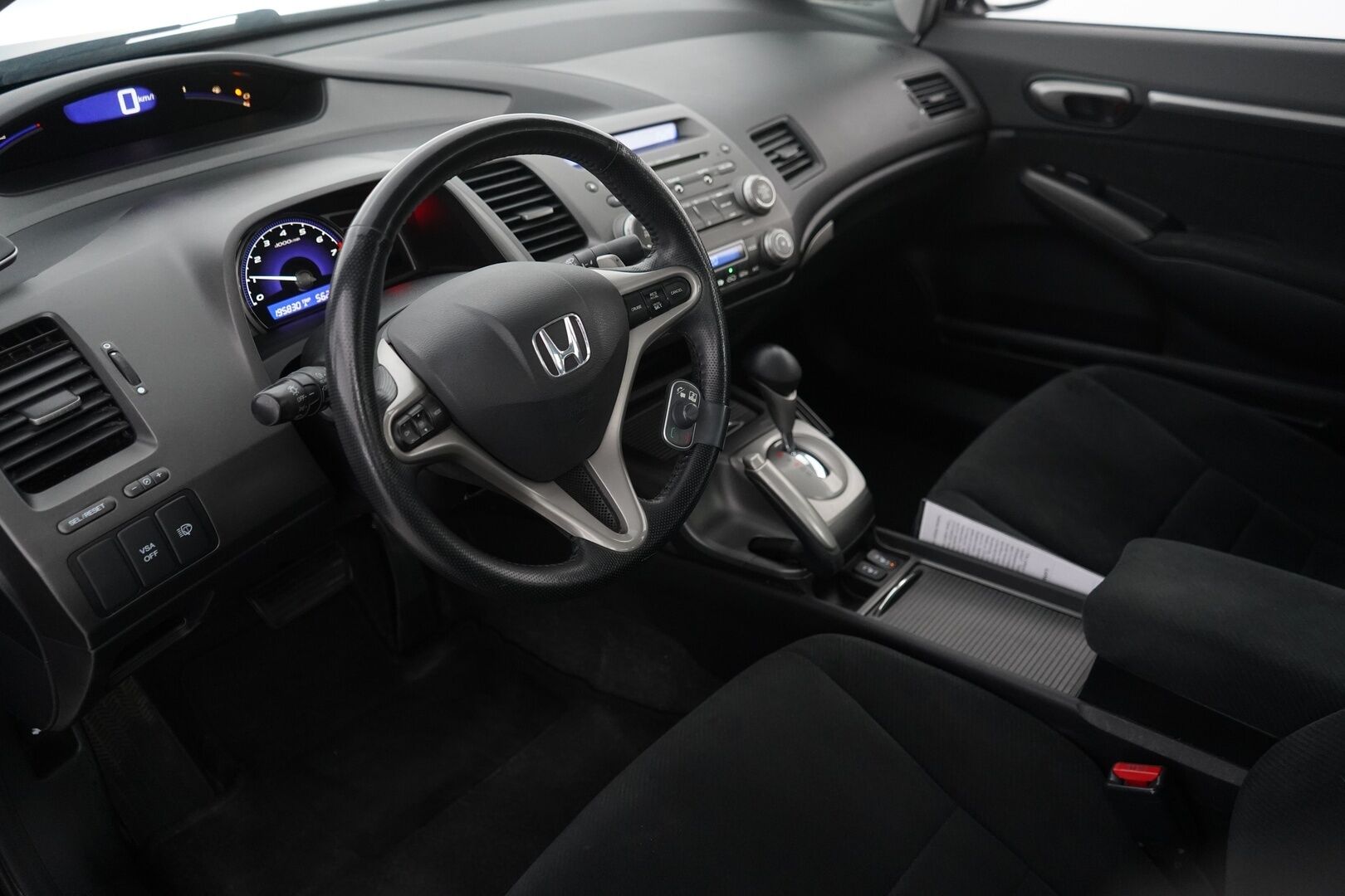 Honda Civic 2009 4D 1,8i Executive AT Business - Lohko / Koukku / Vakkari / 2-omisteinen / Suomi-auto / Särmä huoltokirja