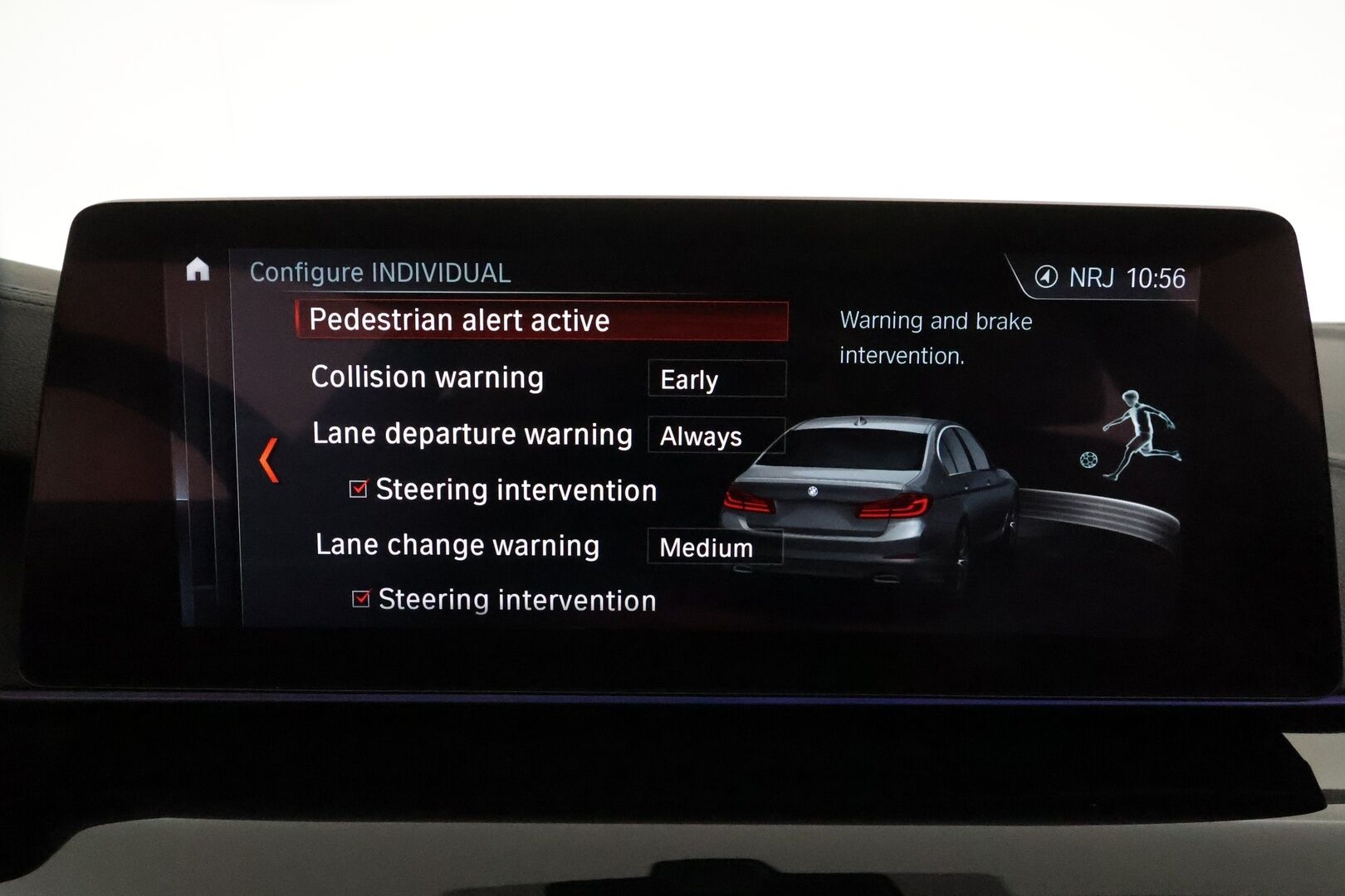 BMW 530 2017 G30 Sedan 530e A iPerformance M-Sport **Adapt.vakkari / Bowers&Wilkins / HUD / Muistipenkit hieronnalla / 360°** - Lasikattoluukku / Ilmastoidut etuistuimet / Display Key / Digimittaristo / Ratinlämmitin / Adaptiivinen alusta / Adapt.LED / Comfort Access 