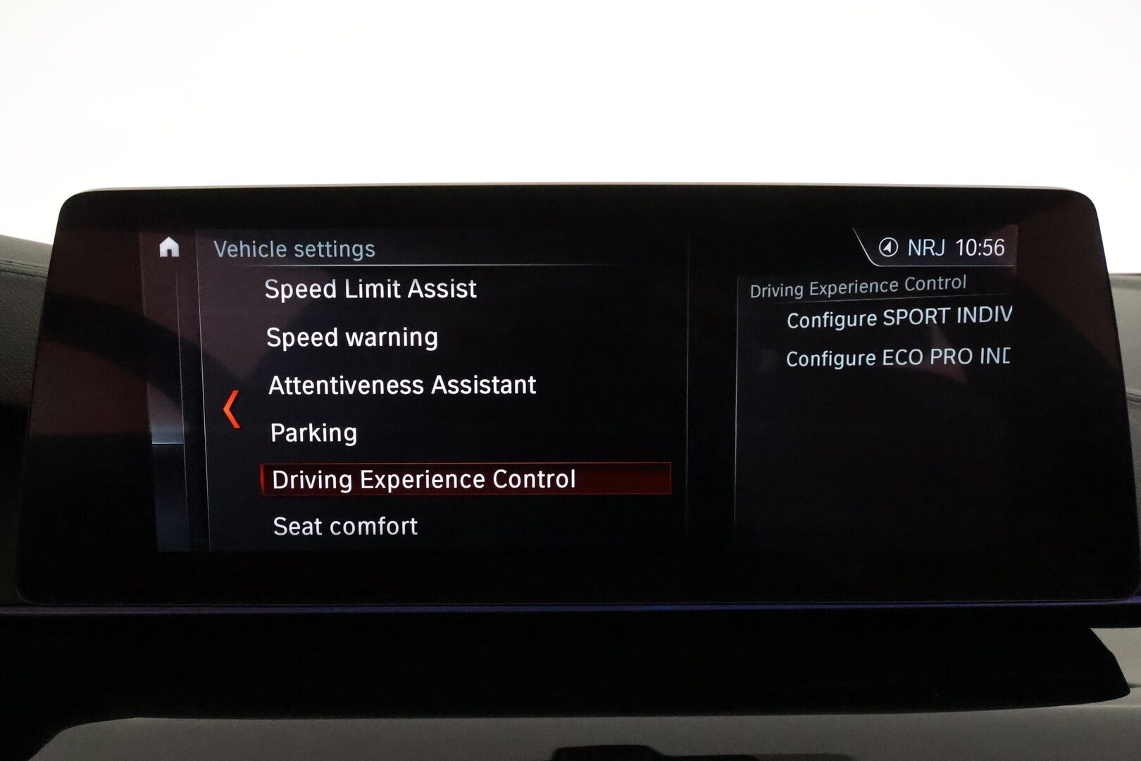 BMW 530 2017 G30 Sedan 530e A iPerformance M-Sport **Adapt.vakkari / Bowers&Wilkins / HUD / Muistipenkit hieronnalla / 360°** - Lasikattoluukku / Ilmastoidut etuistuimet / Display Key / Digimittaristo / Ratinlämmitin / Adaptiivinen alusta / Adapt.LED / Comfort Access 