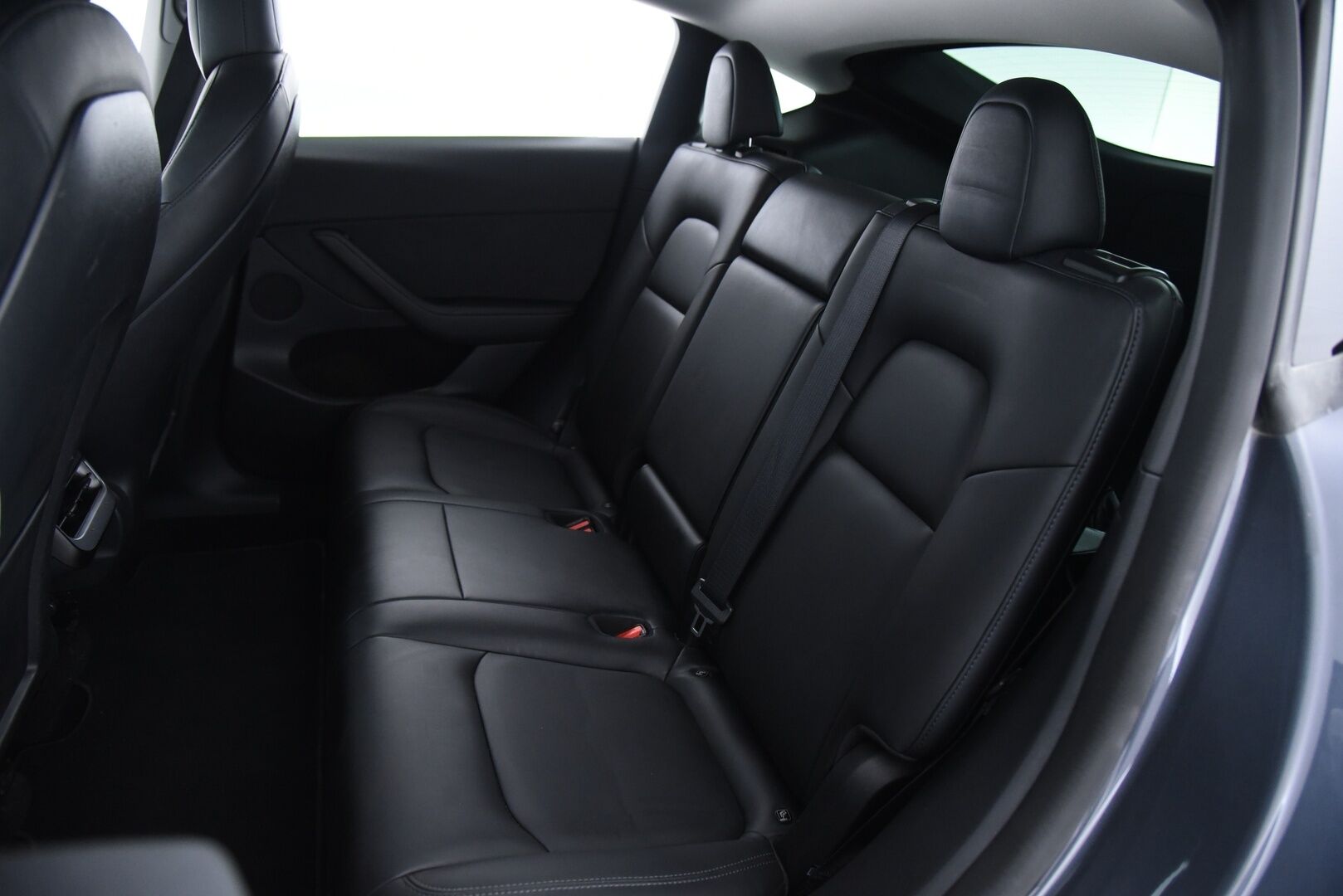 Tesla Model Y 2021 Long Range AWD / Matrix-LED / Lämpöpumppu / Adapt. vak / Lasikatto / Autopilot - Akkutesti tehty! / 2x Renkaat Aluvanteilla / Premium Audio / Nahat