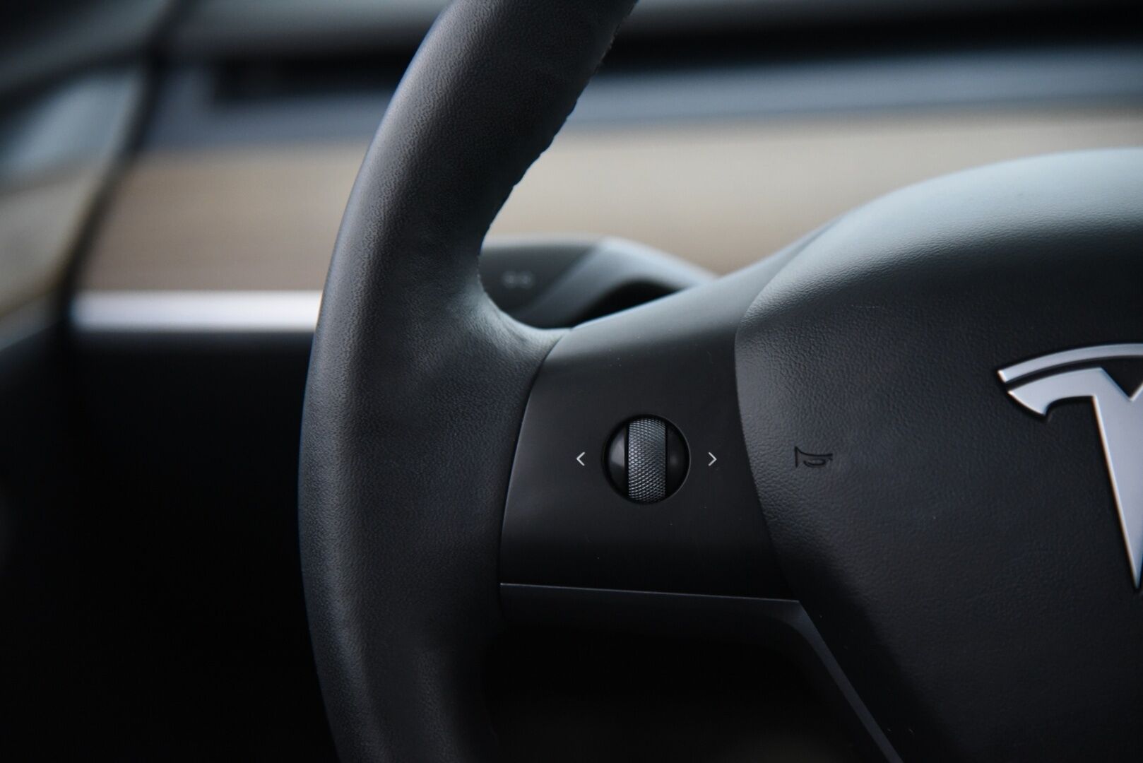 Tesla Model Y 2021 Long Range AWD / Matrix-LED / Lämpöpumppu / Adapt. vak / Lasikatto / Autopilot - Akkutesti tehty! / 2x Renkaat Aluvanteilla / Premium Audio / Nahat