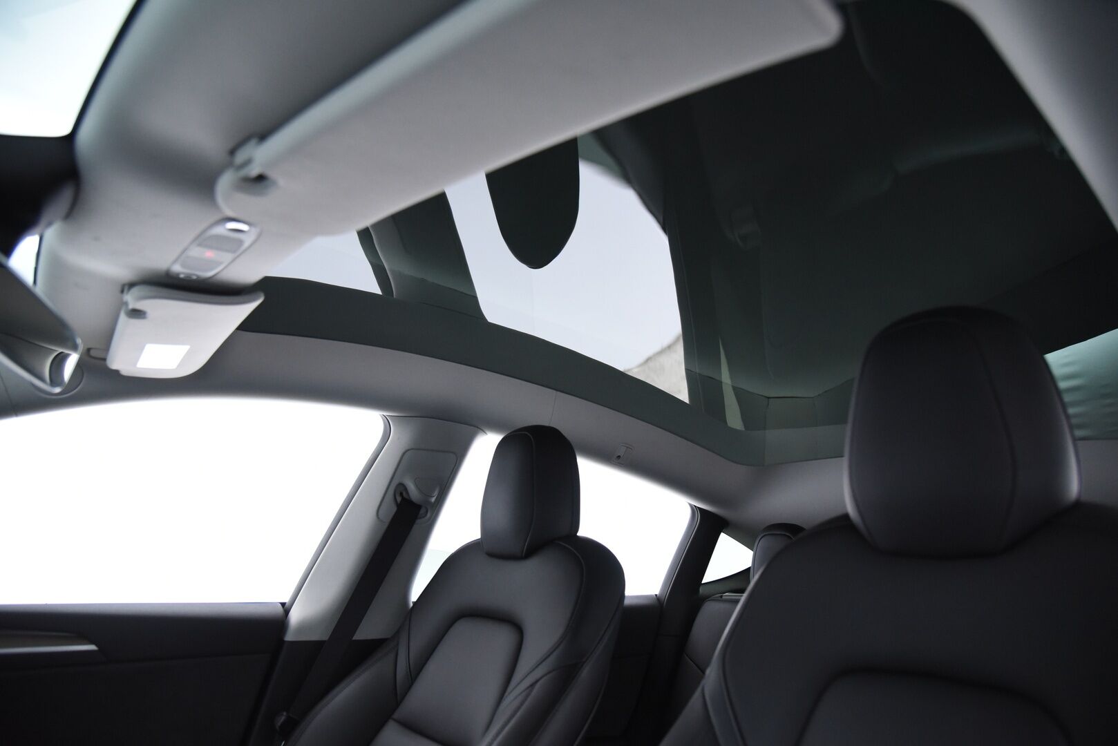 Tesla Model Y 2021 Long Range AWD / Matrix-LED / Lämpöpumppu / Adapt. vak / Lasikatto / Autopilot - Akkutesti tehty! / 2x Renkaat Aluvanteilla / Premium Audio / Nahat