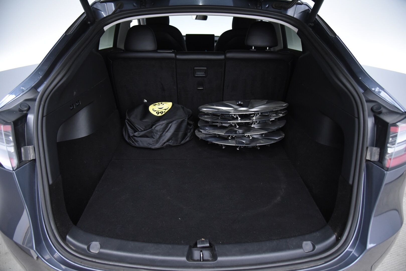 Tesla Model Y 2021 Long Range AWD / Matrix-LED / Lämpöpumppu / Adapt. vak / Lasikatto / Autopilot - Akkutesti tehty! / 2x Renkaat Aluvanteilla / Premium Audio / Nahat