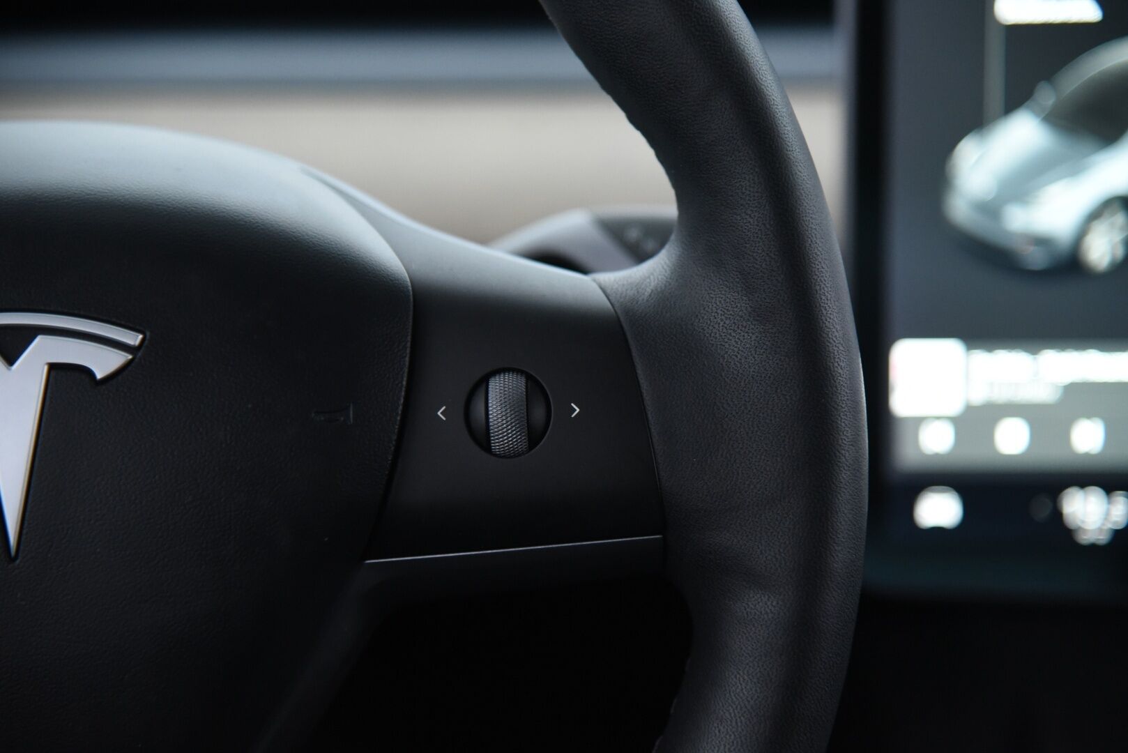 Tesla Model Y 2021 Long Range AWD / Matrix-LED / Lämpöpumppu / Adapt. vak / Lasikatto / Autopilot - Akkutesti tehty! / 2x Renkaat Aluvanteilla / Premium Audio / Nahat