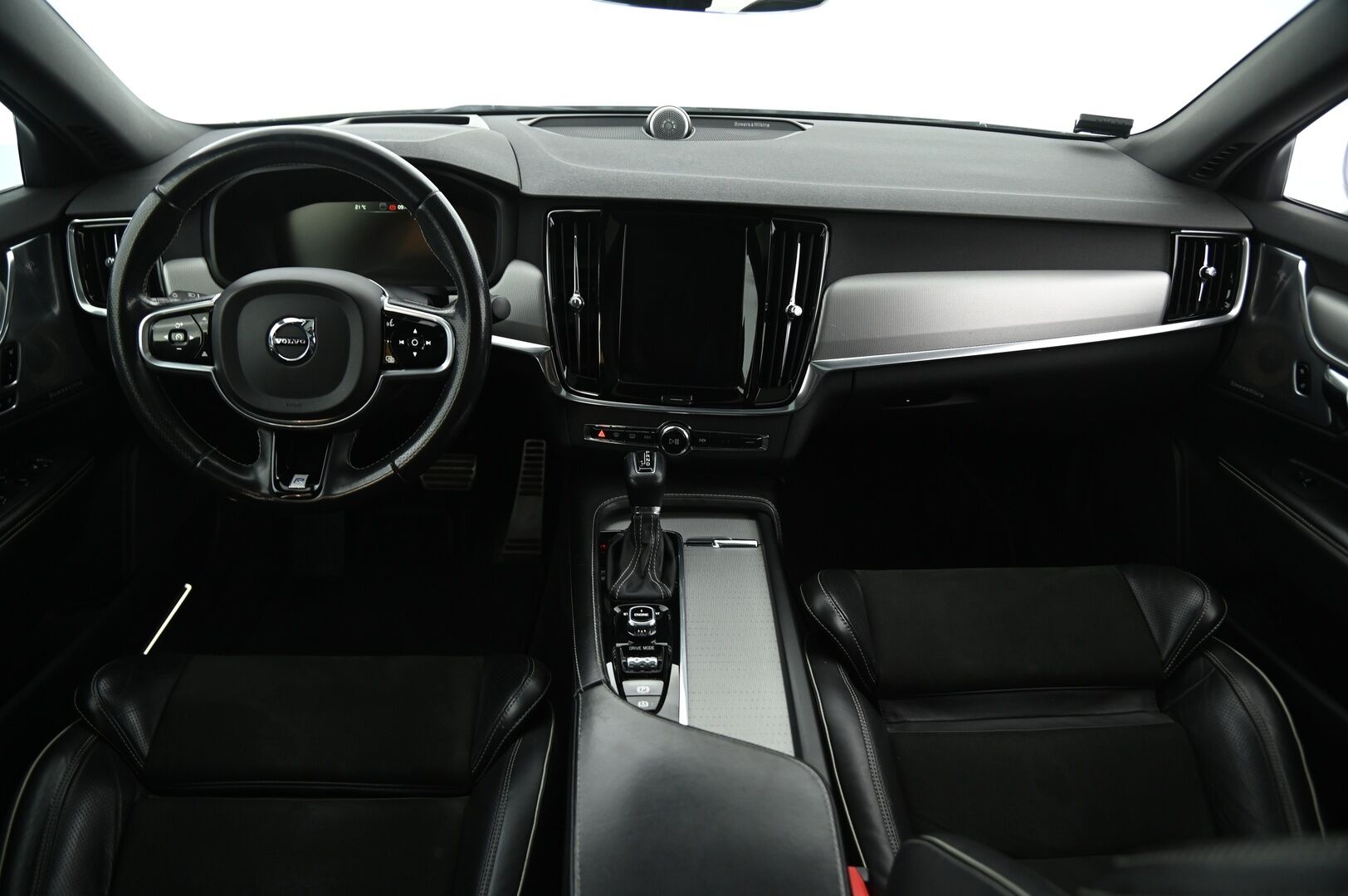Volvo S90 2017 D4 AWD R-Design aut *Bowers&Wilkins / ACC / VOC / HUD / Lasikattoluukku / Koukku / Urheiluistuimet / KeylessGo / Navi * - 3,99 % KORKOTARJOUS TÄHÄN AUTOON - Upea S90 mahtavilla varusteilla! / Taloudellista ja tyylikästä kyytiä