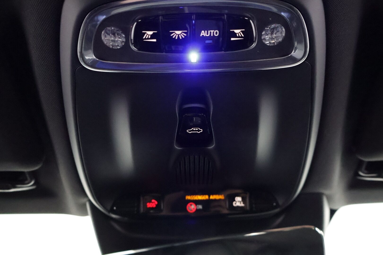 Volvo S90 2017 D4 AWD R-Design aut *Bowers&Wilkins / ACC / VOC / HUD / Lasikattoluukku / Koukku / Urheiluistuimet / KeylessGo / Navi * - 3,99 % KORKOTARJOUS TÄHÄN AUTOON - Upea S90 mahtavilla varusteilla! / Taloudellista ja tyylikästä kyytiä