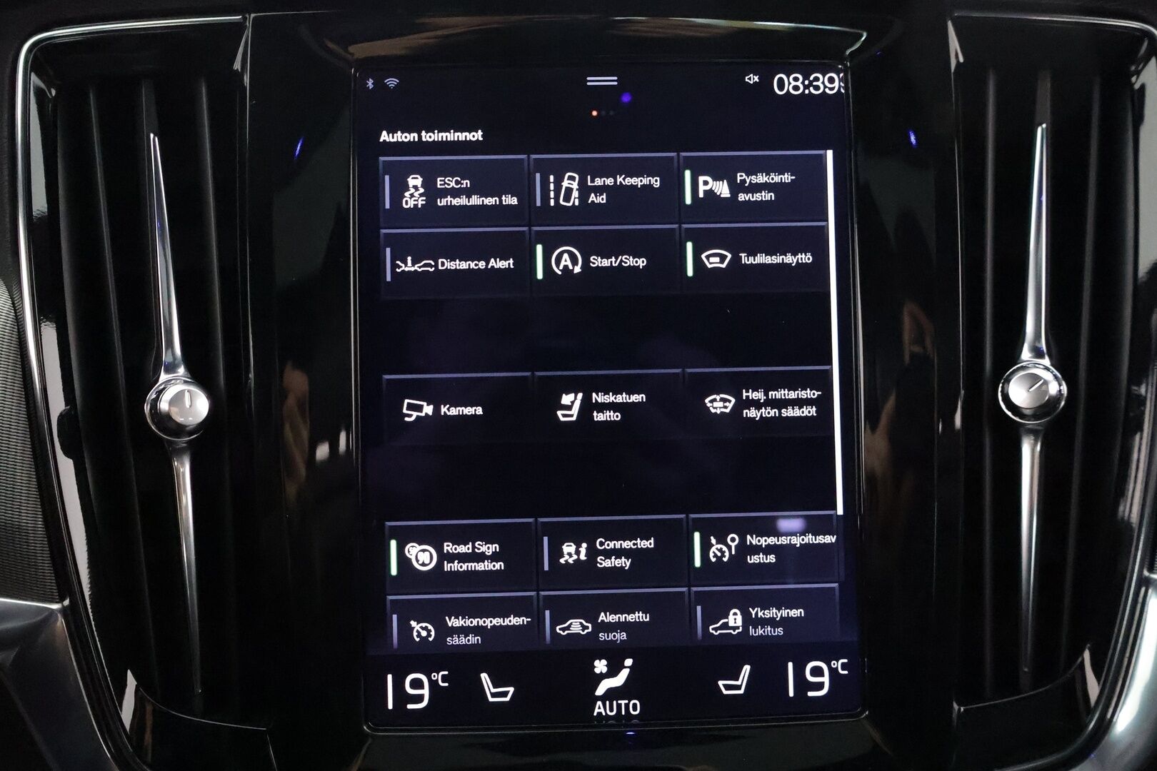 Volvo S90 2017 D4 AWD R-Design aut *Bowers&Wilkins / ACC / VOC / HUD / Lasikattoluukku / Koukku / Urheiluistuimet / KeylessGo / Navi * - 3,99 % KORKOTARJOUS TÄHÄN AUTOON - Upea S90 mahtavilla varusteilla! / Taloudellista ja tyylikästä kyytiä
