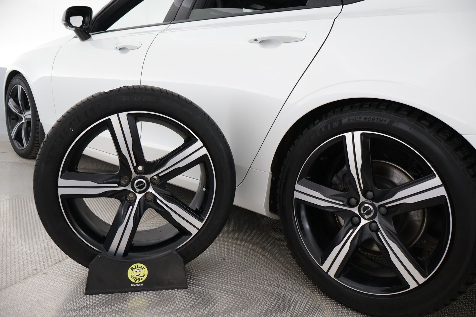 Volvo S90 2017 D4 AWD R-Design aut *Bowers&Wilkins / ACC / VOC / HUD / Lasikattoluukku / Koukku / Urheiluistuimet / KeylessGo / Navi * - 3,99 % KORKOTARJOUS TÄHÄN AUTOON - Upea S90 mahtavilla varusteilla! / Taloudellista ja tyylikästä kyytiä