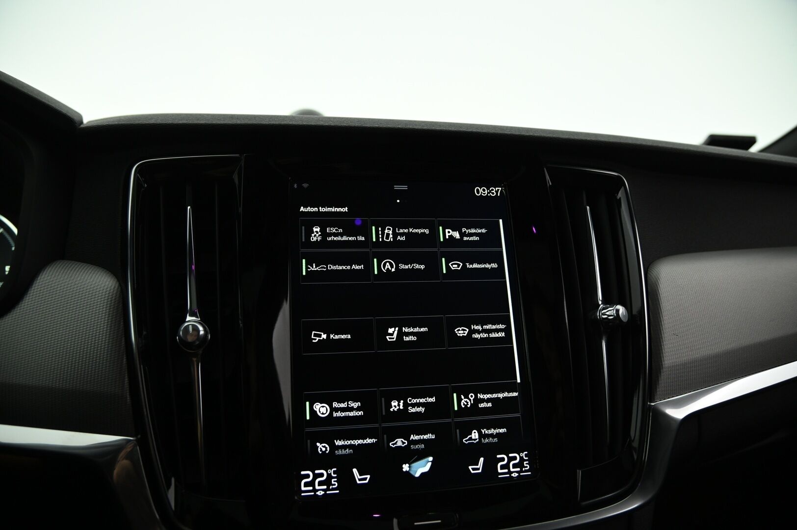 Volvo S90 2017 D4 AWD R-Design aut *Bowers&Wilkins / ACC / VOC / HUD / Lasikattoluukku / Koukku / Urheiluistuimet / KeylessGo / Navi * - 3,99 % KORKOTARJOUS TÄHÄN AUTOON - Upea S90 mahtavilla varusteilla! / Taloudellista ja tyylikästä kyytiä