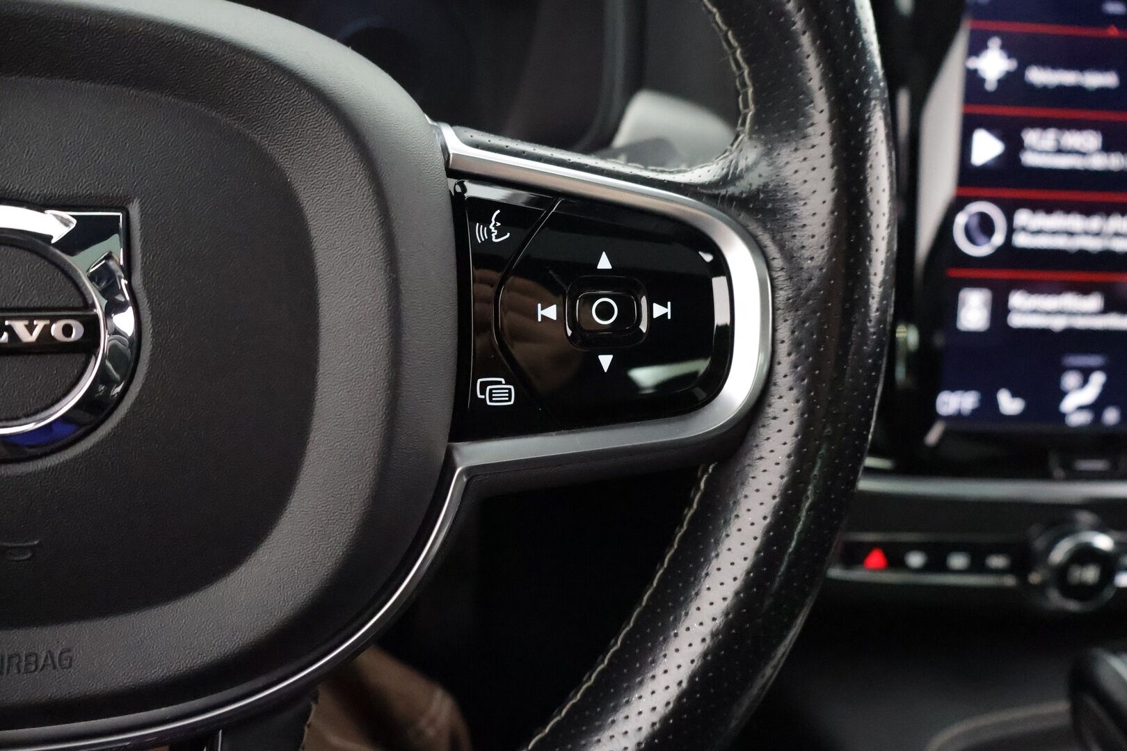 Volvo S90 2017 D4 AWD R-Design aut *Bowers&Wilkins / ACC / VOC / HUD / Lasikattoluukku / Koukku / Urheiluistuimet / KeylessGo / Navi * - 3,99 % KORKOTARJOUS TÄHÄN AUTOON - Upea S90 mahtavilla varusteilla! / Taloudellista ja tyylikästä kyytiä