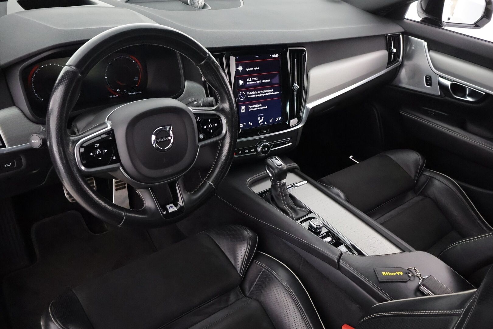 Volvo S90 2017 D4 AWD R-Design aut *Bowers&Wilkins / ACC / VOC / HUD / Lasikattoluukku / Koukku / Urheiluistuimet / KeylessGo / Navi * - 3,99 % KORKOTARJOUS TÄHÄN AUTOON - Upea S90 mahtavilla varusteilla! / Taloudellista ja tyylikästä kyytiä