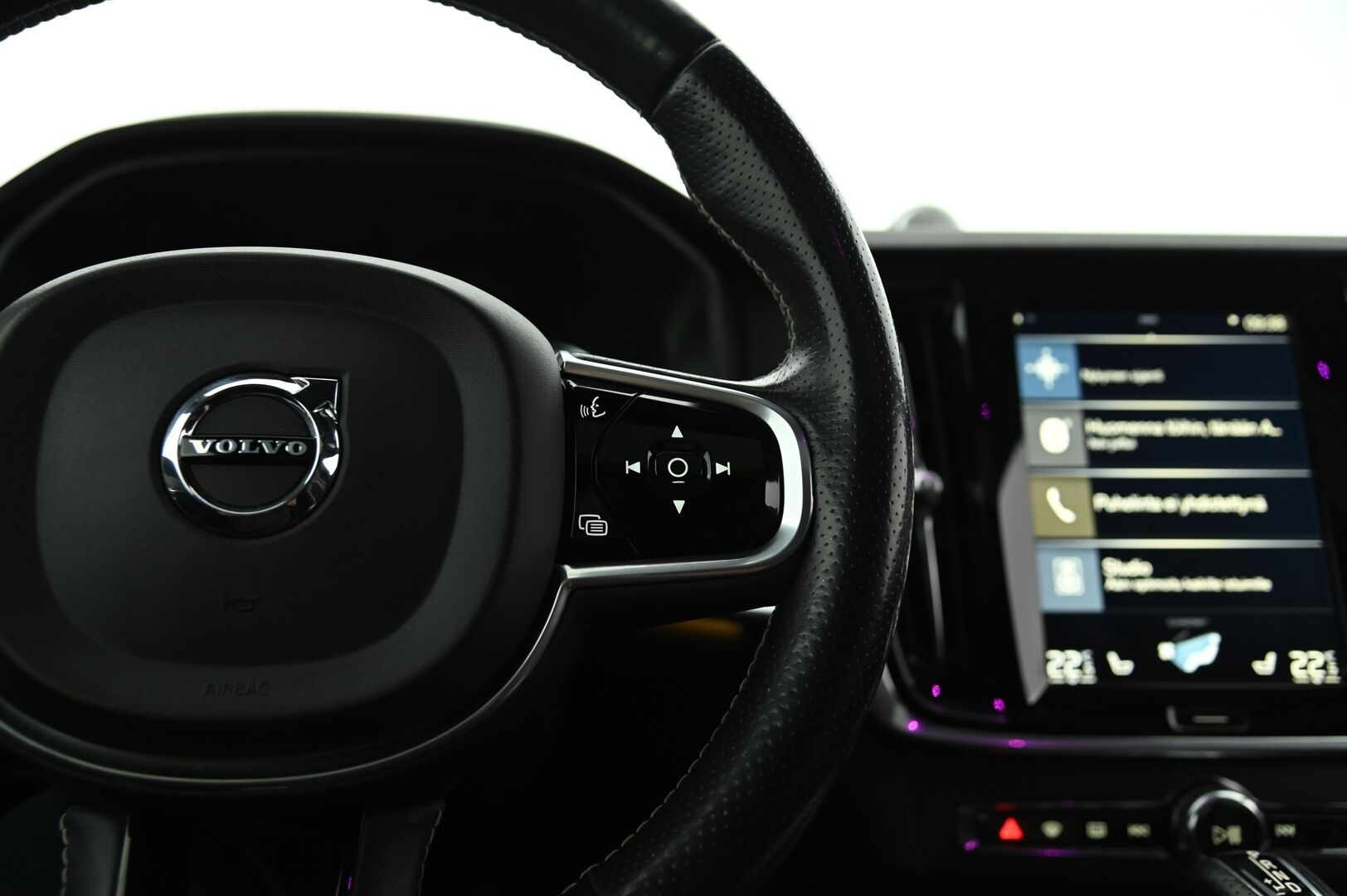 Volvo S90 2017 D4 AWD R-Design aut *Bowers&Wilkins / ACC / VOC / HUD / Lasikattoluukku / Koukku / Urheiluistuimet / KeylessGo / Navi * - 3,99 % KORKOTARJOUS TÄHÄN AUTOON - Upea S90 mahtavilla varusteilla! / Taloudellista ja tyylikästä kyytiä