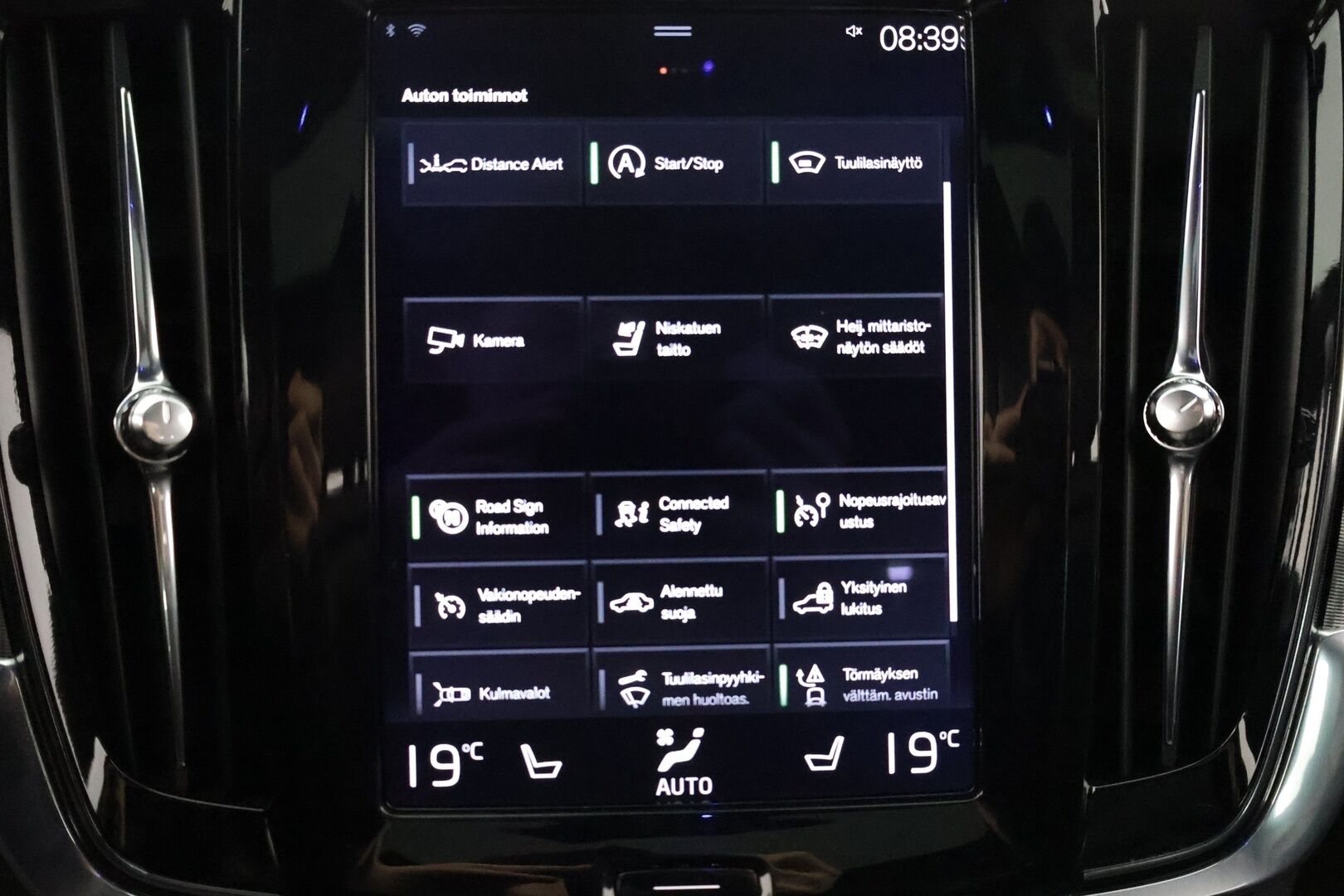 Volvo S90 2017 D4 AWD R-Design aut *Bowers&Wilkins / ACC / VOC / HUD / Lasikattoluukku / Koukku / Urheiluistuimet / KeylessGo / Navi * - 3,99 % KORKOTARJOUS TÄHÄN AUTOON - Upea S90 mahtavilla varusteilla! / Taloudellista ja tyylikästä kyytiä