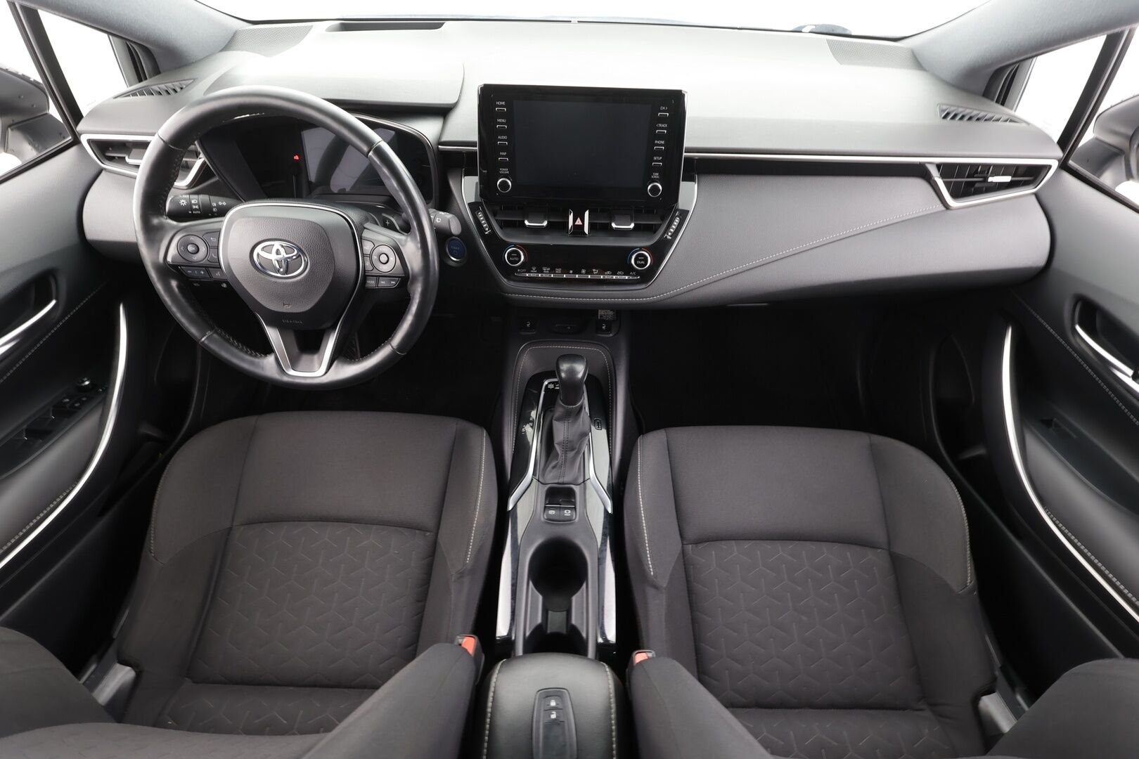 Toyota Corolla 2020 Hatchback 2,0 Hybrid Style Business * HUD / ACC / LED / P.Kamera / Kaistavahti / BC-Racing / Keyless * - Kahdet renkaat aluvanteilla