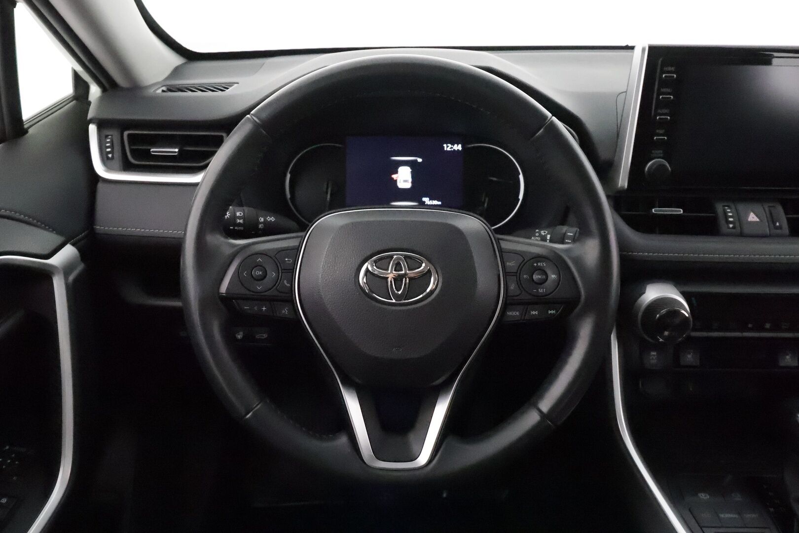 Toyota RAV4 2022 2,0 VVT-iE Active Multidrive S **Adapt.vakkari / Lohkolämmitin / P.kamera / Sähköluukku / LED / Navi / KeylessGo** - 3,99 % KORKOTARJOUS TÄHÄN AUTOON - 1.Om Suomi-auto / Kahdet renkaat aluvanteilla / Ratinlämmitin ja tuulilasin lämmitin