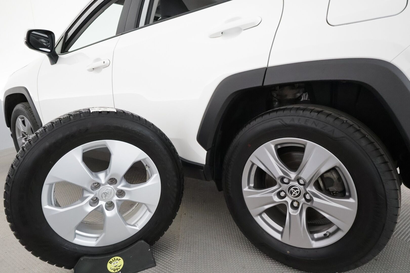 Toyota RAV4 2022 2,0 VVT-iE Active Multidrive S **Adapt.vakkari / Lohkolämmitin / P.kamera / Sähköluukku / LED / Navi / KeylessGo** - 3,99 % KORKOTARJOUS TÄHÄN AUTOON - 1.Om Suomi-auto / Kahdet renkaat aluvanteilla / Ratinlämmitin ja tuulilasin lämmitin