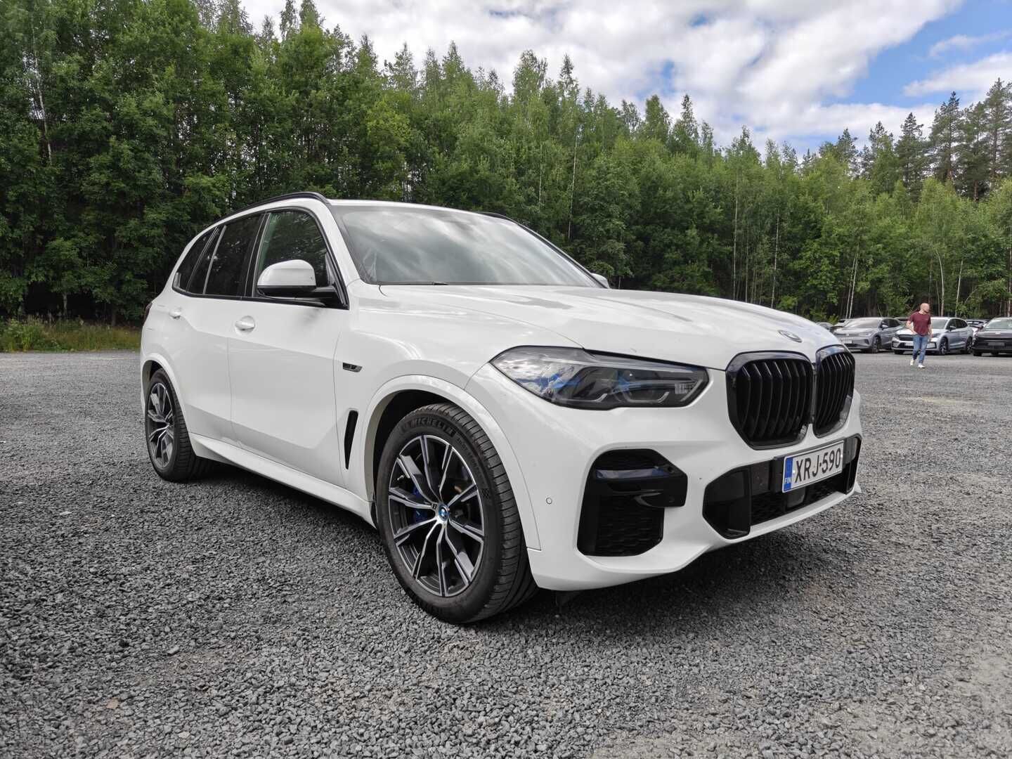 BMW X5 2022 G05 xDrive45e A Charged Edition M Sport - | ACC | Lisälämmitin | Lasikatto | Ilma-alusta | 360 P.Kamera| Laser-ajovalot | HUD | Muistipenkki | Hifi | Comf.Access | 1.Om Suomi-auto | Kahdet Renkaat | Merkkihuollettu |