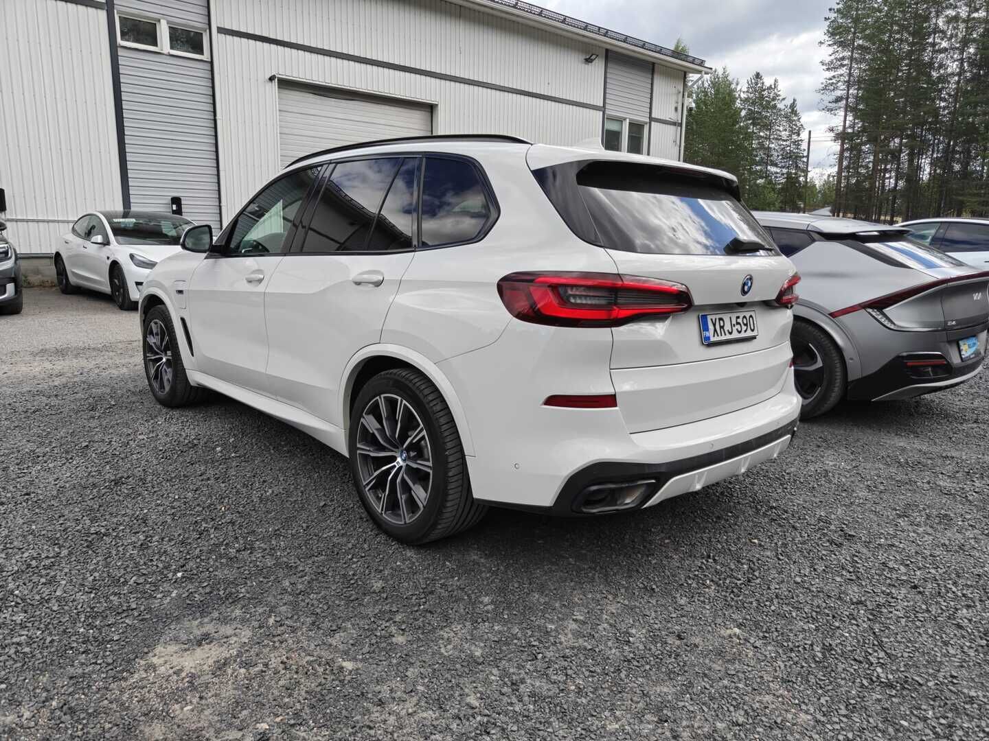 BMW X5 2022 G05 xDrive45e A Charged Edition M Sport - | ACC | Lisälämmitin | Lasikatto | Ilma-alusta | 360 P.Kamera| Laser-ajovalot | HUD | Muistipenkki | Hifi | Comf.Access | 1.Om Suomi-auto | Kahdet Renkaat | Merkkihuollettu |