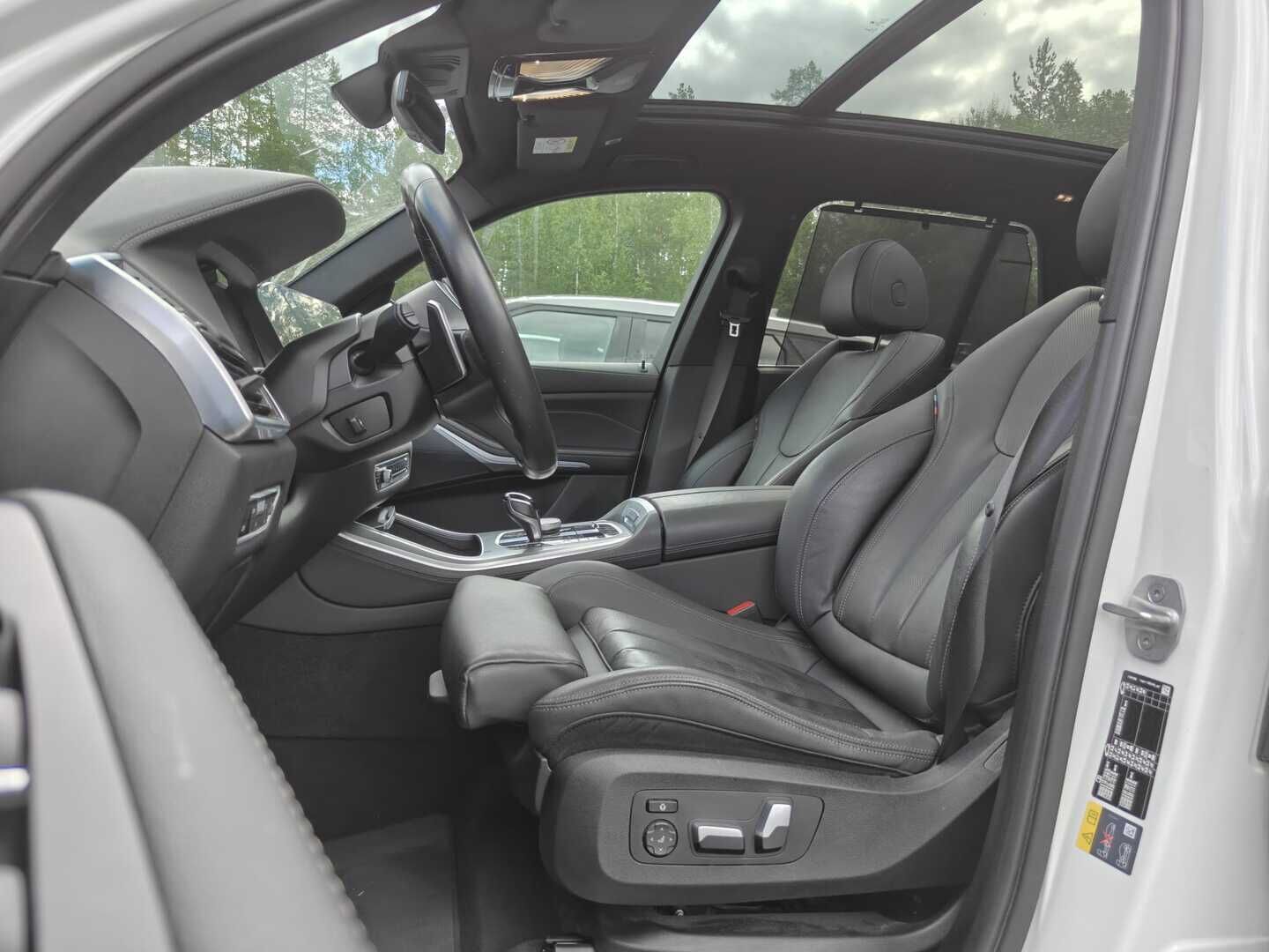 BMW X5 2022 G05 xDrive45e A Charged Edition M Sport - | ACC | Lisälämmitin | Lasikatto | Ilma-alusta | 360 P.Kamera| Laser-ajovalot | HUD | Muistipenkki | Hifi | Comf.Access | 1.Om Suomi-auto | Kahdet Renkaat | Merkkihuollettu |