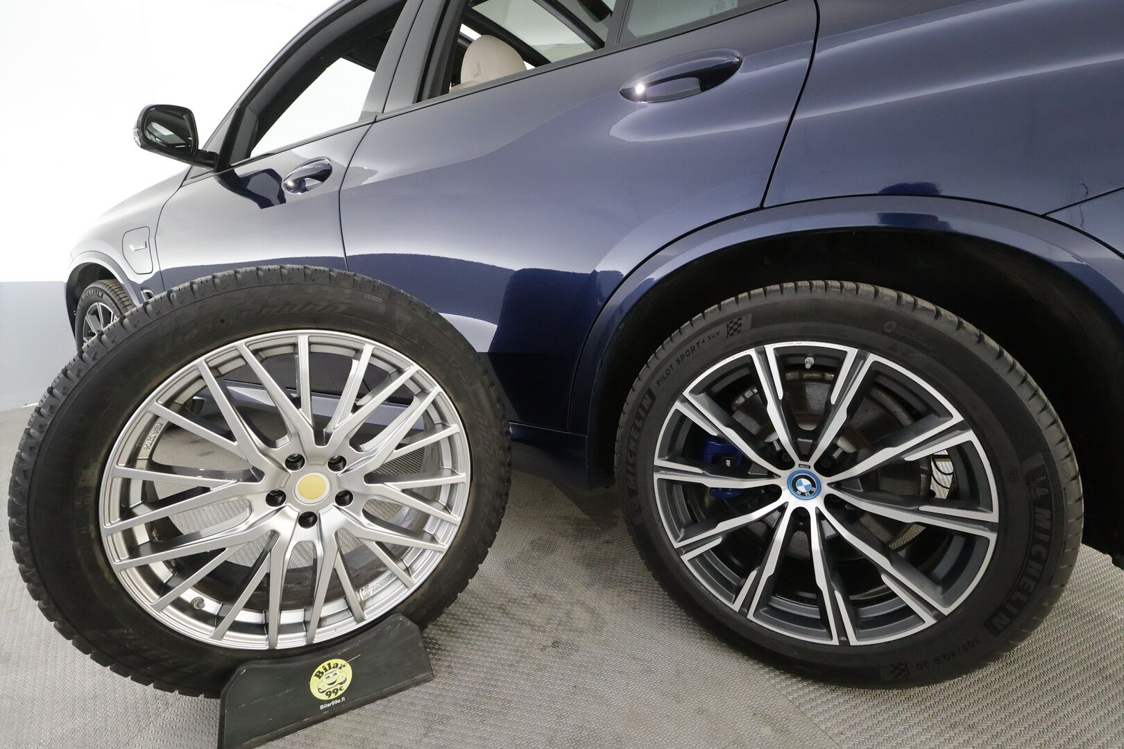 BMW X5 2022 G05 xDrive45e A Charged Edition M Sport * ACC / Lisälämmitin / Koukku / HUD / Panorama / Laser LED / Hifit / 360-Kamera / Muistipenkki * - 1.Om Suomi-auto / Merkkihuollettu / Kahdet Renkaat