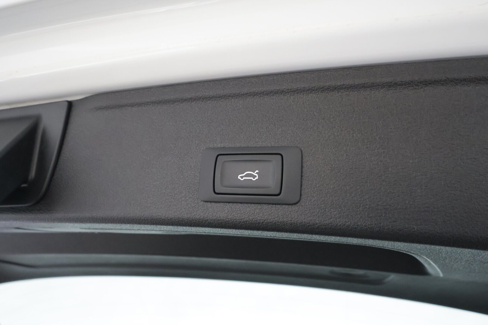 Audi A4 2022 Avant Business 40 TFSI 150 kW MHEV quattro S tronic * Webasto / ACC / Matrix / P.kamera / Muistipenkki / Navi * - 1-om Suomi-auto / Kahdet renkaat 