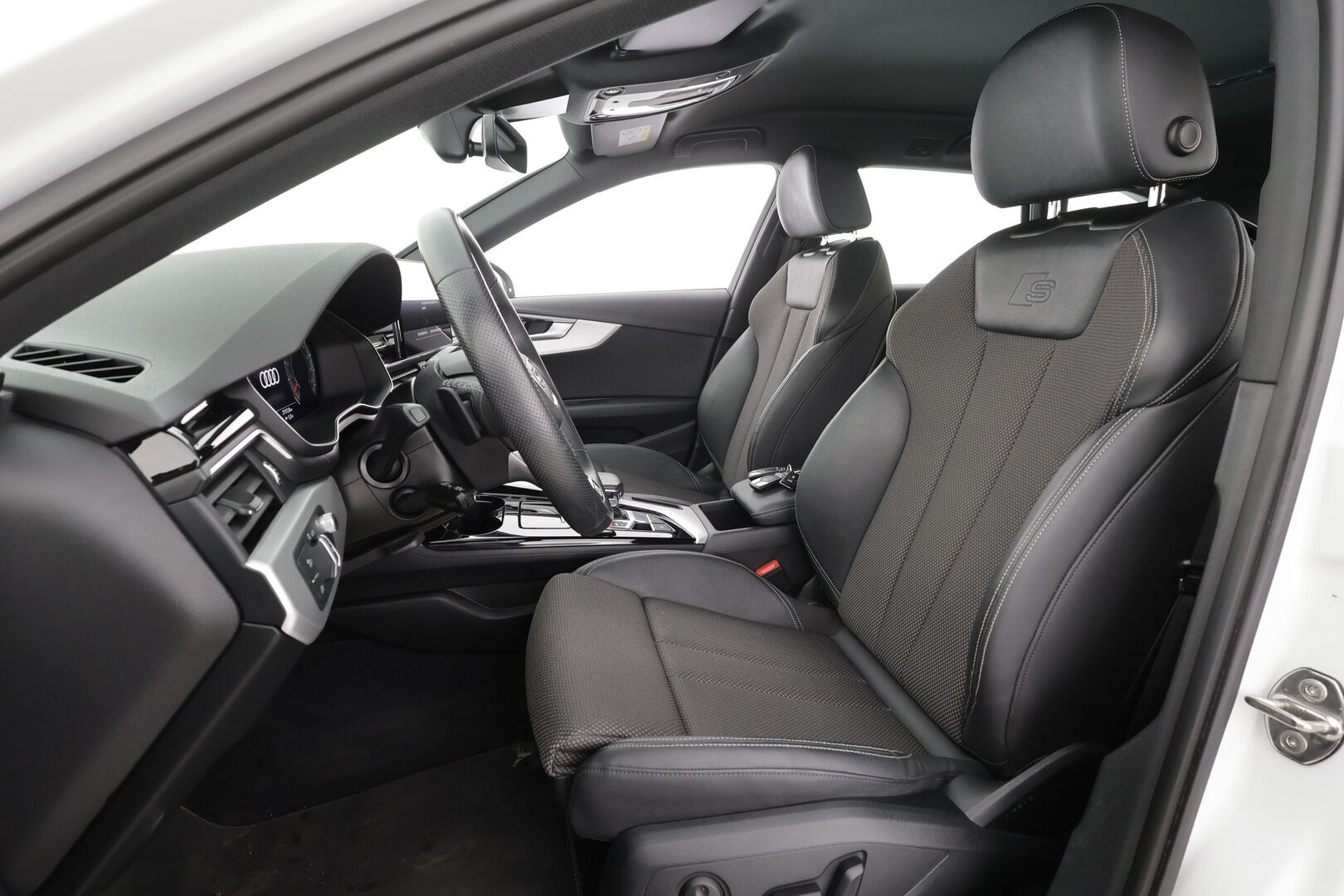 Audi A4 2022 Avant Business 40 TFSI 150 kW MHEV quattro S tronic * Webasto / ACC / Matrix / P.kamera / Muistipenkki / Navi * - 1-om Suomi-auto / Kahdet renkaat 