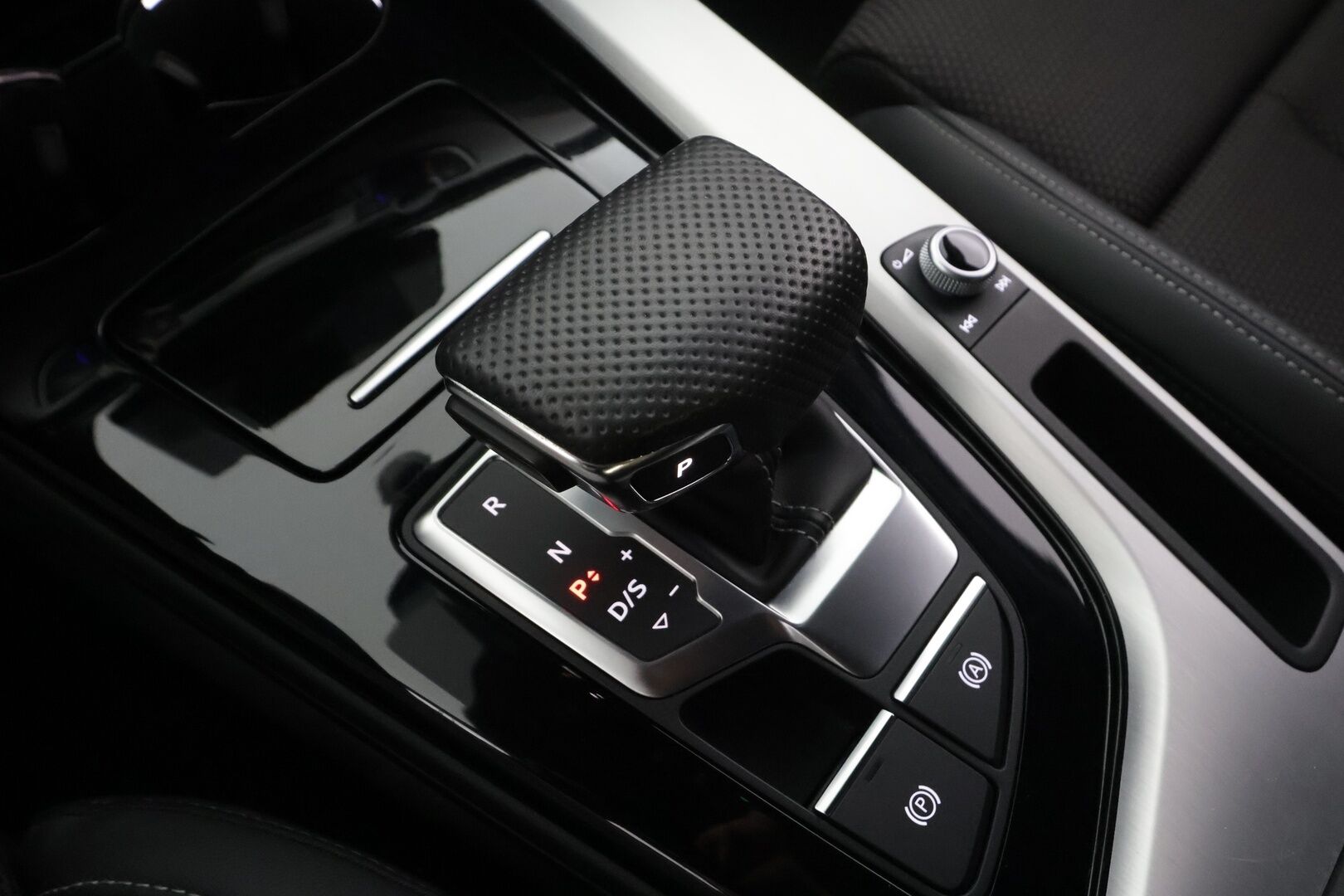 Audi A4 2022 Avant Business 40 TFSI 150 kW MHEV quattro S tronic * Webasto / ACC / Matrix / P.kamera / Muistipenkki / Navi * - 1-om Suomi-auto / Kahdet renkaat 