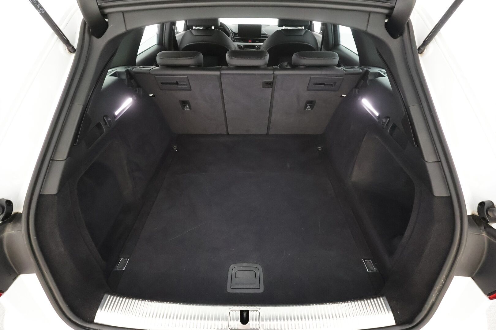 Audi A4 2022 Avant Business 40 TFSI 150 kW MHEV quattro S tronic * Webasto / ACC / Matrix / P.kamera / Muistipenkki / Navi * - 1-om Suomi-auto / Kahdet renkaat 