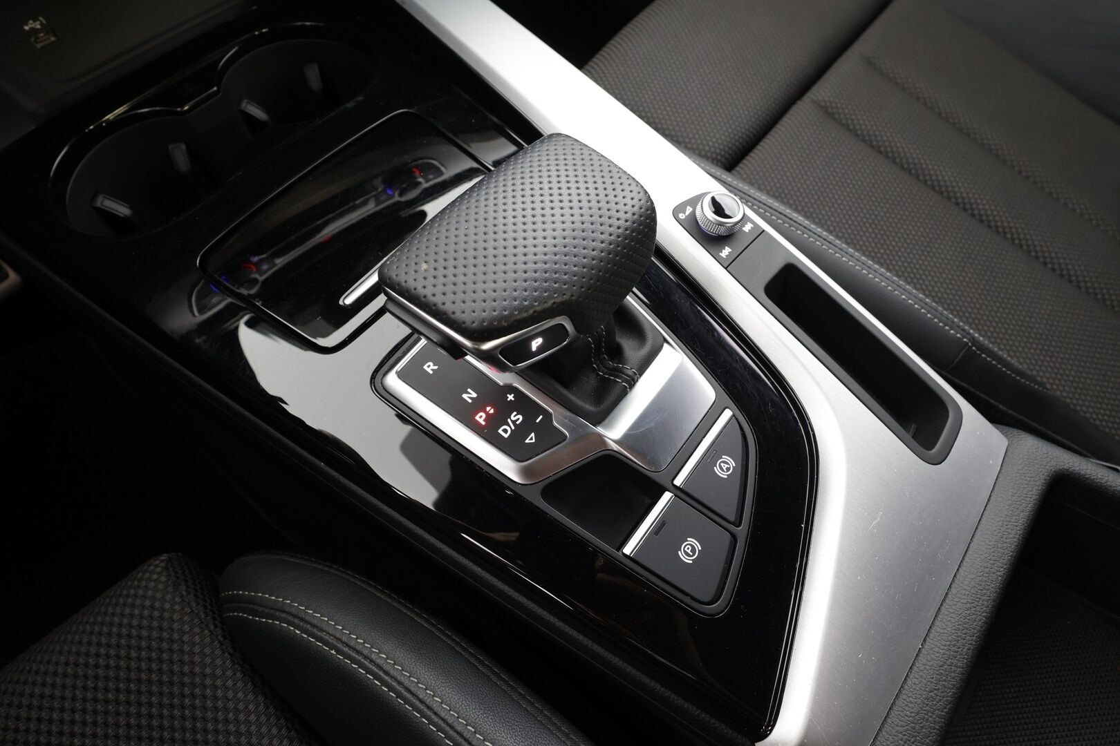 Audi A4 2022 Sedan Business S line 40 TFSI 150 kW MHEV quattro S tronic - | ACC | Webasto | Koukku | Matrix-LED | P.Kamera | Sporttipenkit | Digimittaristo | Apple&Android | 1.Om Suomi-auto | Kahdet Renkaat | Merkkihuollettu |
