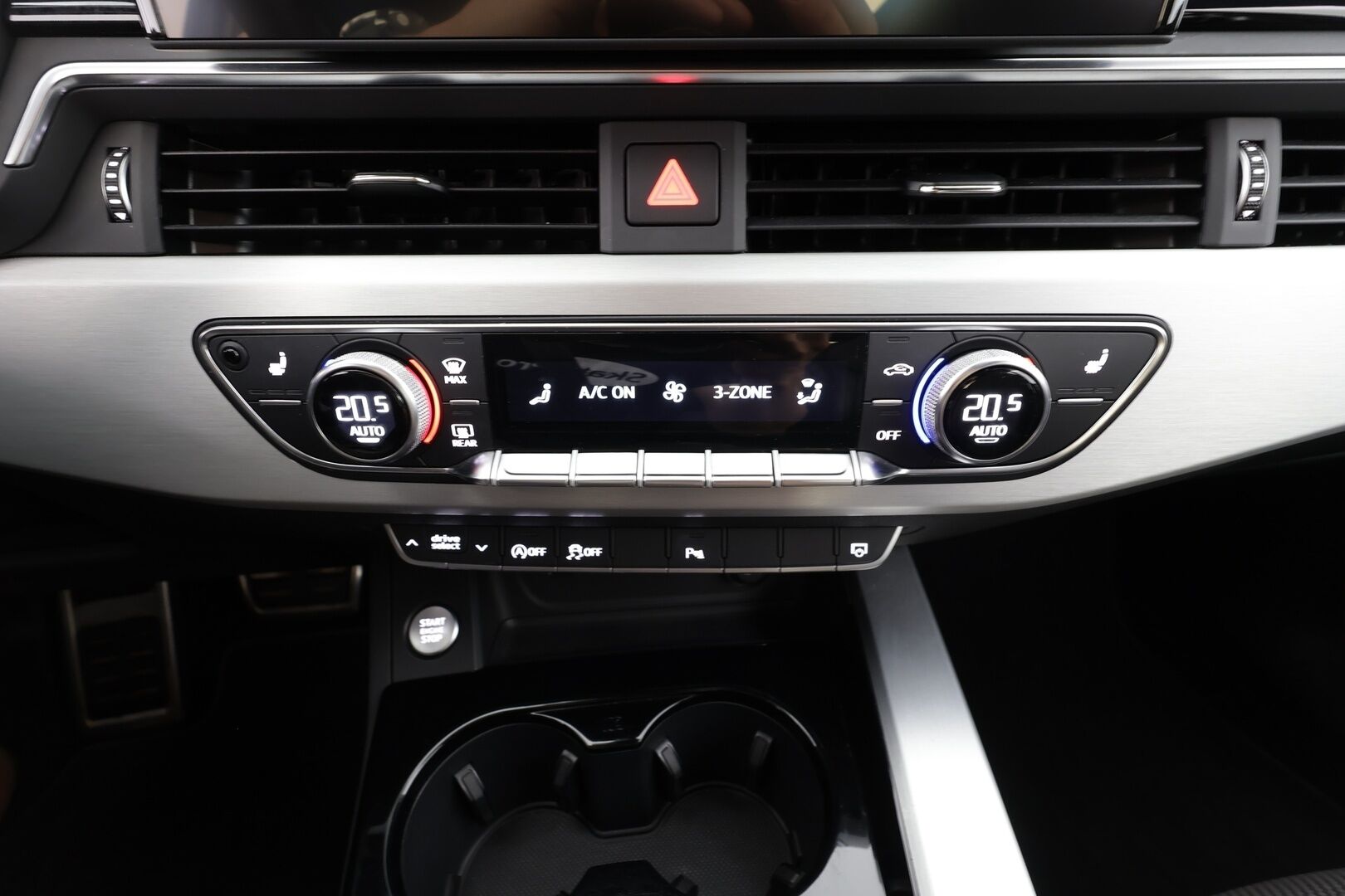 Audi A4 2022 Sedan Business S line 40 TFSI 150 kW MHEV quattro S tronic - | ACC | Webasto | Koukku | Matrix-LED | P.Kamera | Sporttipenkit | Digimittaristo | Apple&Android | 1.Om Suomi-auto | Kahdet Renkaat | Merkkihuollettu |