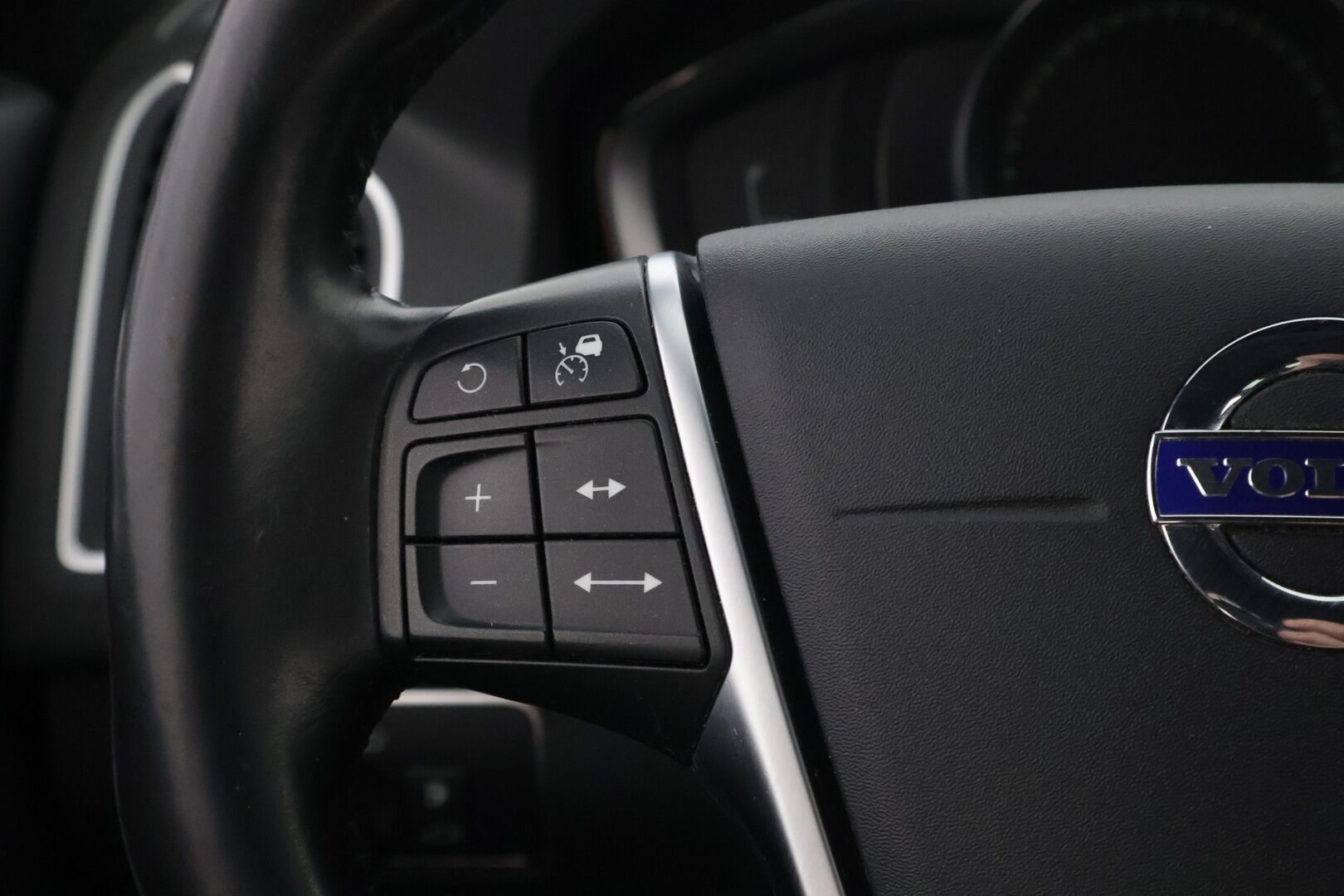 Volvo XC60 2016 D3 Classic Summum aut - Webasto | Adapt.Vakkari | Koukku | Nahkasisusta | High Perf Audio | Muistipenkki | BLIS | Digimittari