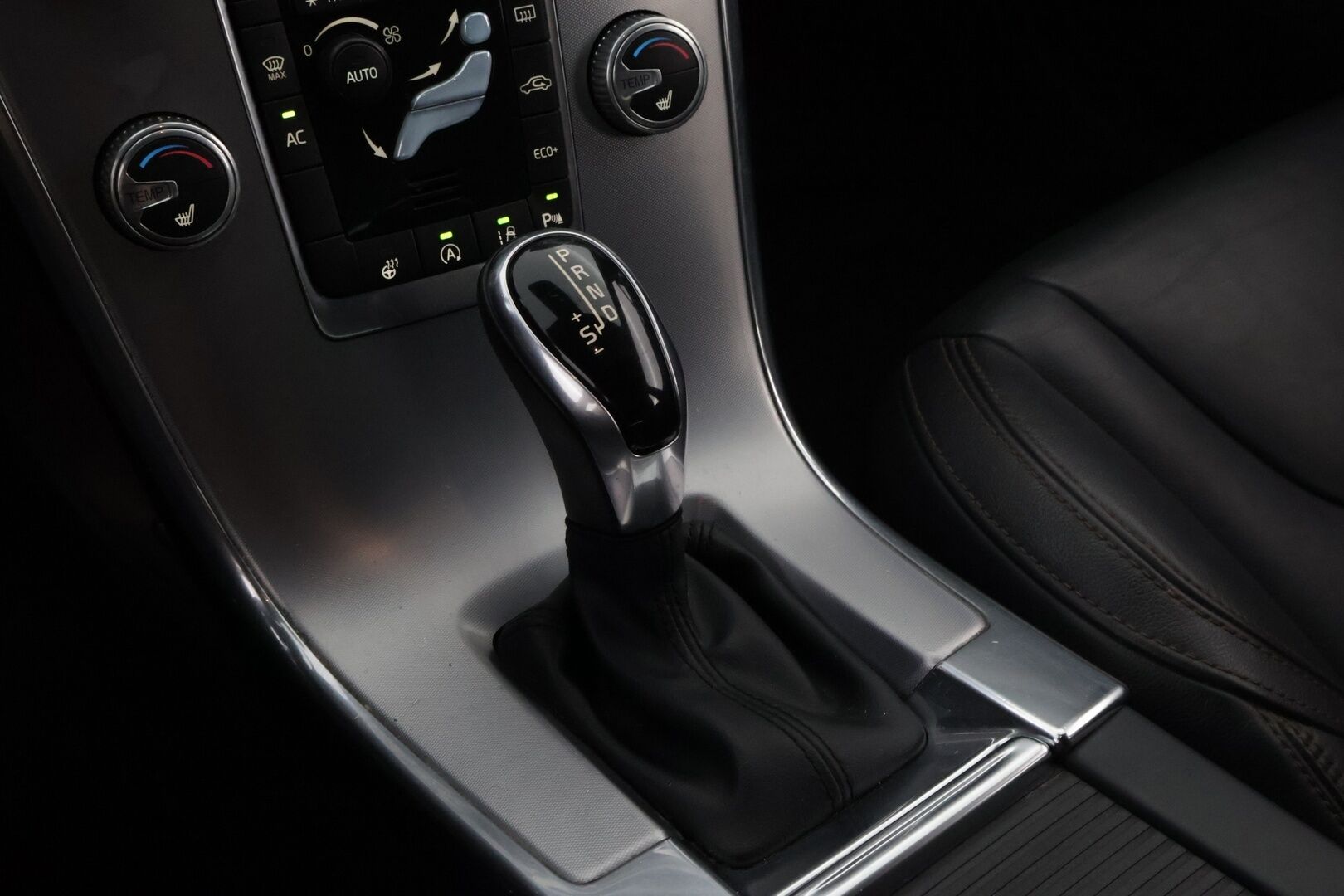 Volvo XC60 2016 D3 Classic Summum aut - Webasto | Adapt.Vakkari | Koukku | Nahkasisusta | High Perf Audio | Muistipenkki | BLIS | Digimittari