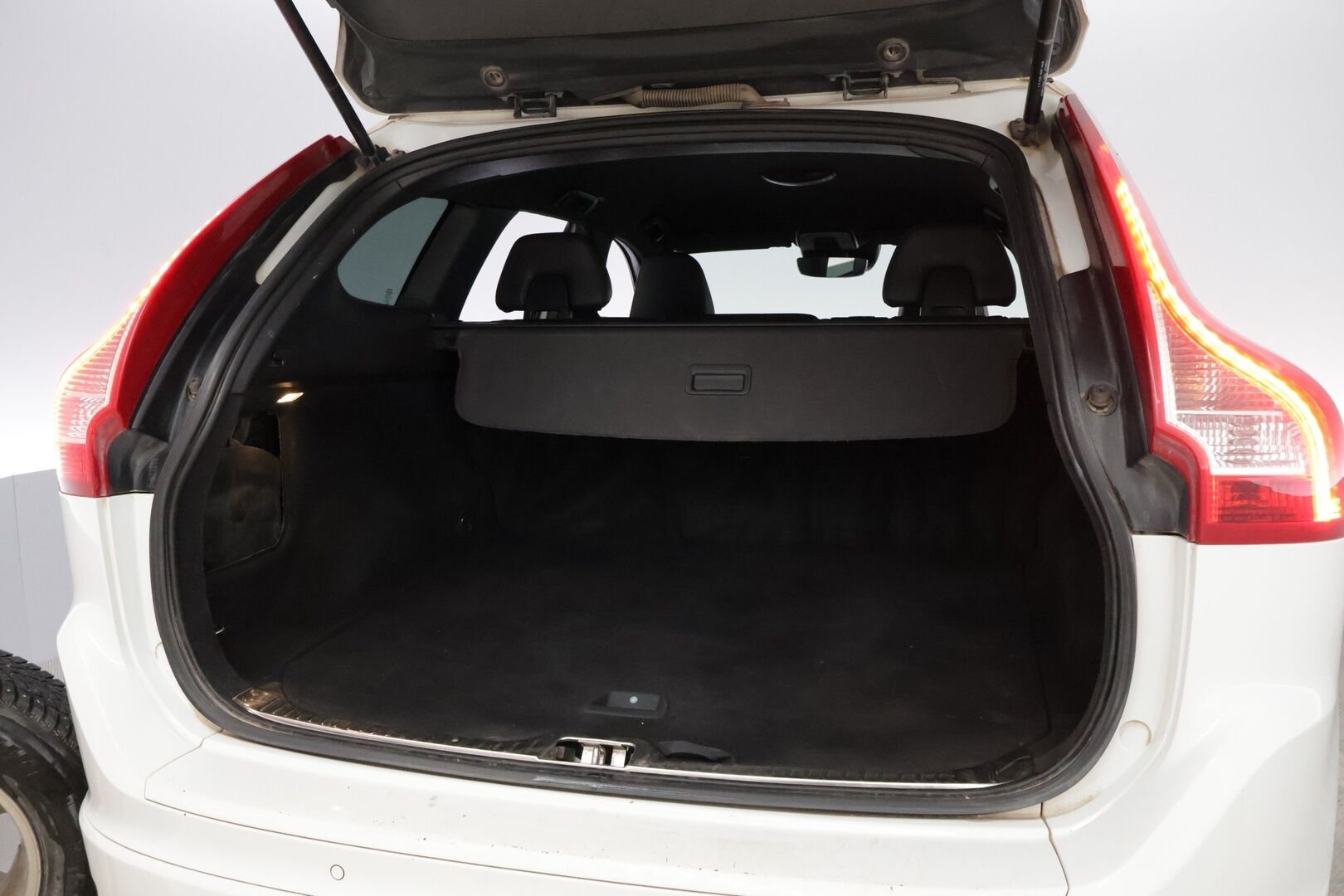 Volvo XC60 2016 D3 Classic Summum aut - Webasto | Adapt.Vakkari | Koukku | Nahkasisusta | High Perf Audio | Muistipenkki | BLIS | Digimittari