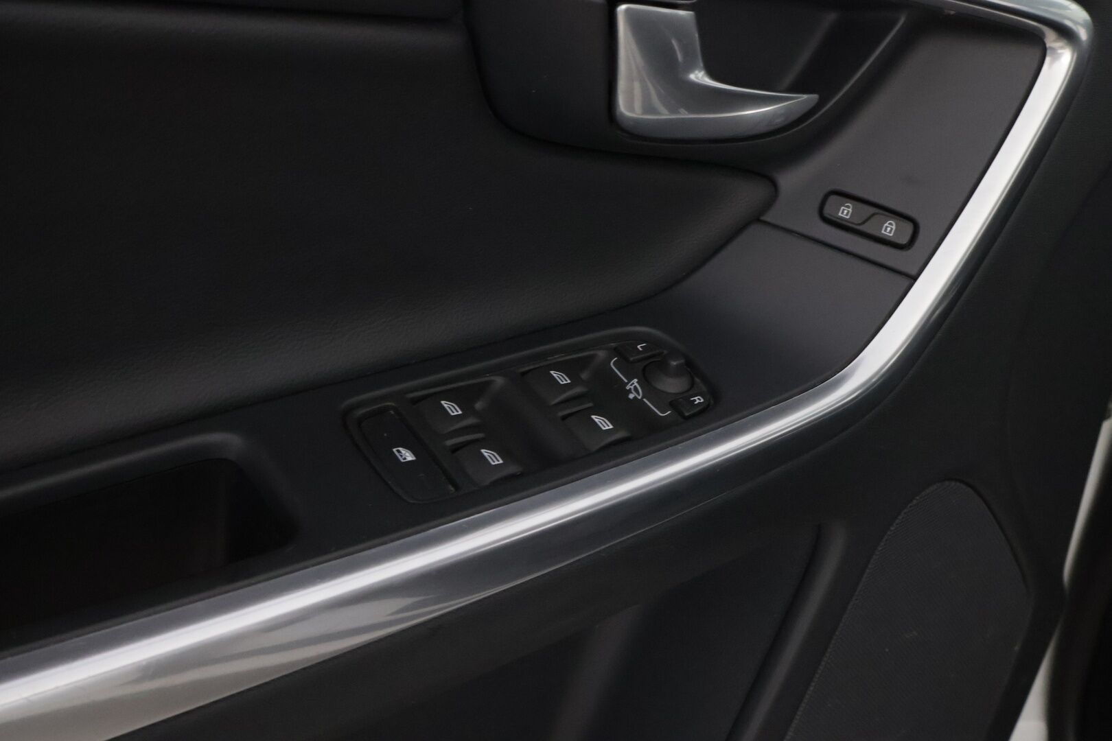 Volvo XC60 2016 D3 Classic Summum aut - Webasto | Adapt.Vakkari | Koukku | Nahkasisusta | High Perf Audio | Muistipenkki | BLIS | Digimittari