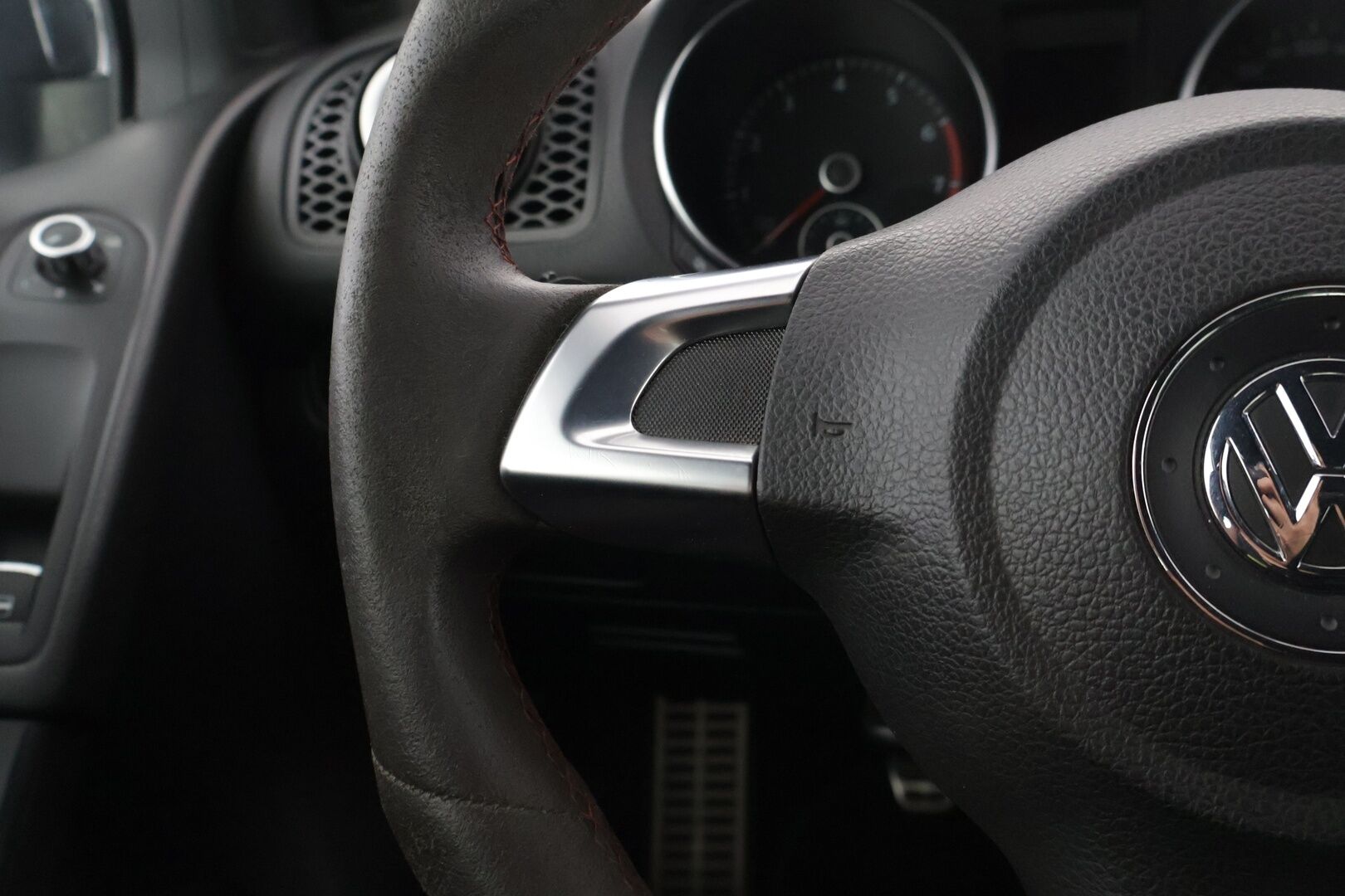 Volkswagen Golf 2010 GTI 2,0 155 kW (210 hv) 2-ovinen   *Maxton / Vakkari / Jakoketju uusittu 140tkm / Myydään huutokaupat.com*