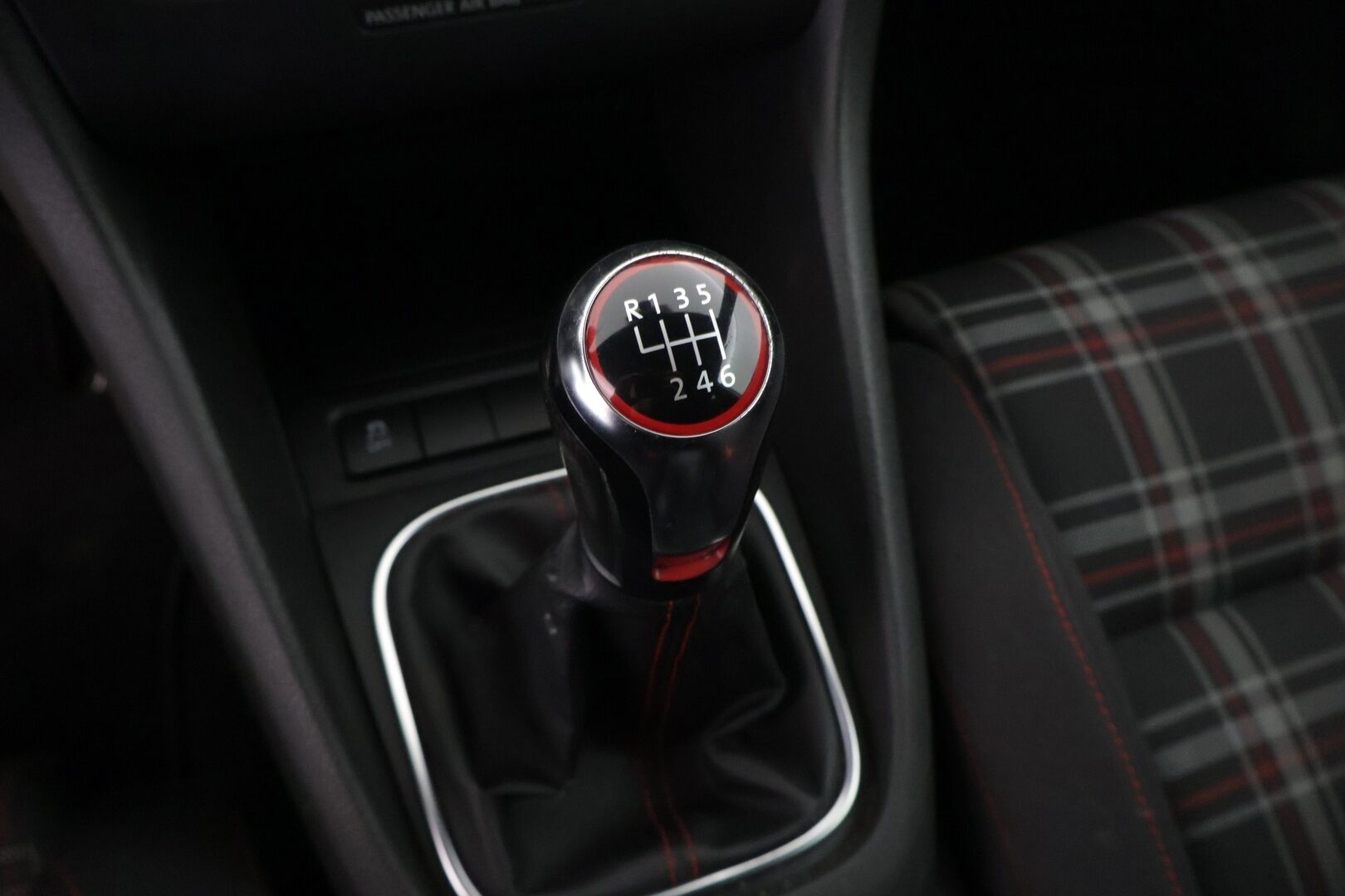 Volkswagen Golf 2010 GTI 2,0 155 kW (210 hv) 2-ovinen   *Maxton / Vakkari / Jakoketju uusittu 140tkm / Myydään huutokaupat.com*