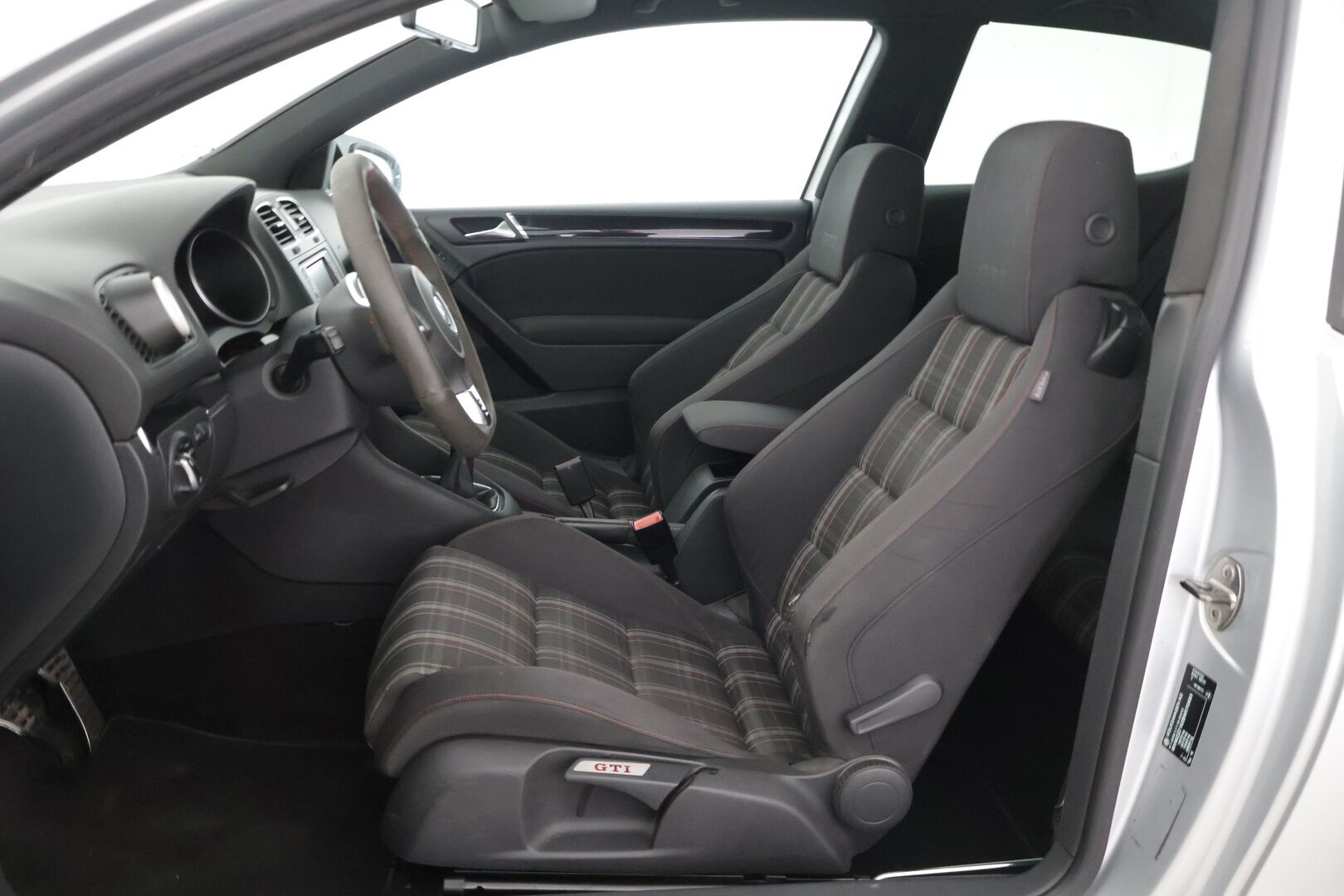 Volkswagen Golf 2010 GTI 2,0 155 kW (210 hv) 2-ovinen   *Maxton / Vakkari / Jakoketju uusittu 140tkm / Myydään huutokaupat.com*