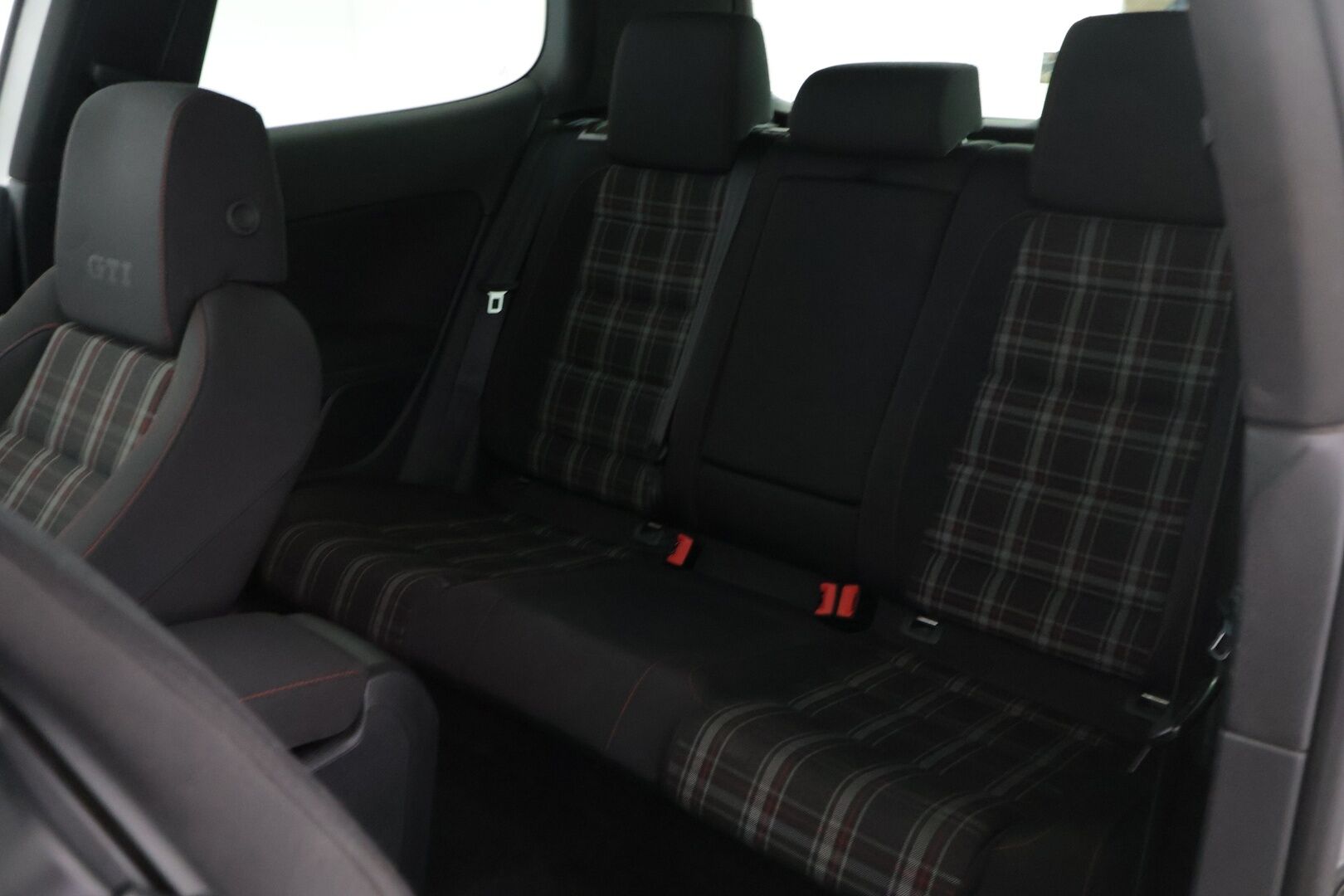 Volkswagen Golf 2010 GTI 2,0 155 kW (210 hv) 2-ovinen   *Maxton / Vakkari / Jakoketju uusittu 140tkm / Myydään huutokaupat.com*