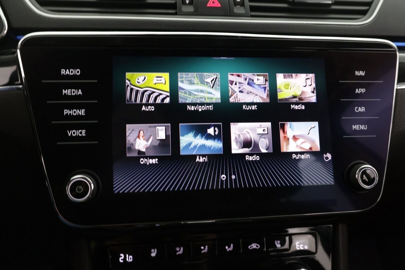 Skoda Superb 2021 Combi 1,4 TSI PHEV L&K iV DSG Autom. - ACC | L&K | Canton Sound System |  Ilmastoidut muistipenkit | P. Kamera | Ratinlämmitin | Webasto | Apple & Android Carplay | Navi | BLIS | Sähk. Takaluukku | Vetokoukku | Ambient Light. |