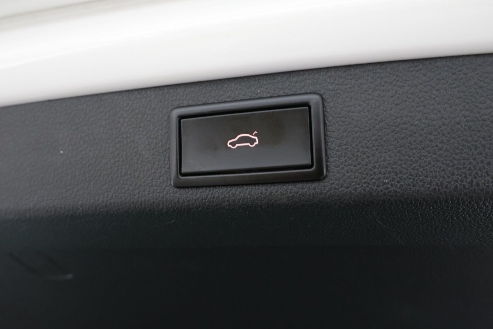 Skoda Superb 2021 Combi 1,4 TSI PHEV L&K iV DSG Autom. - ACC | L&K | Canton Sound System |  Ilmastoidut muistipenkit | P. Kamera | Ratinlämmitin | Webasto | Apple & Android Carplay | Navi | BLIS | Sähk. Takaluukku | Vetokoukku | Ambient Light. |