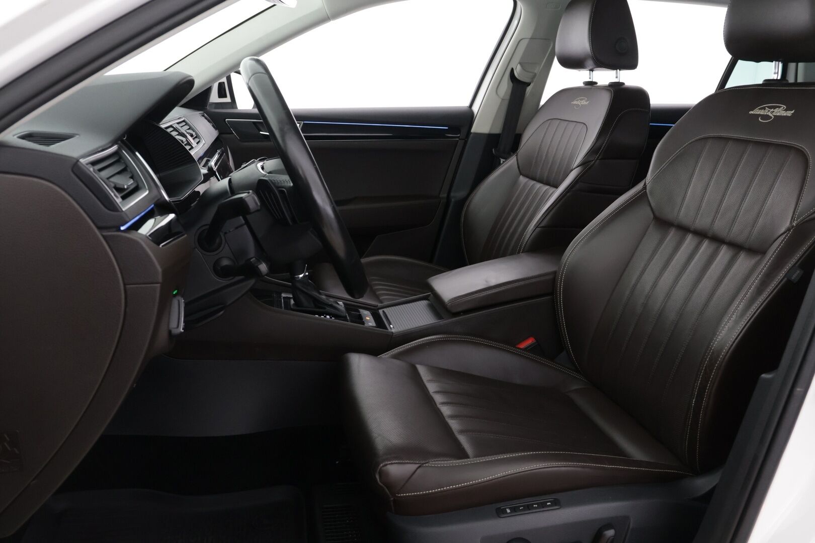 Skoda Superb 2021 Combi 1,4 TSI PHEV L&K iV DSG Autom. - ACC | L&K | Canton Sound System |  Ilmastoidut muistipenkit | P. Kamera | Ratinlämmitin | Webasto | Apple & Android Carplay | Navi | BLIS | Sähk. Takaluukku | Vetokoukku | Ambient Light. |