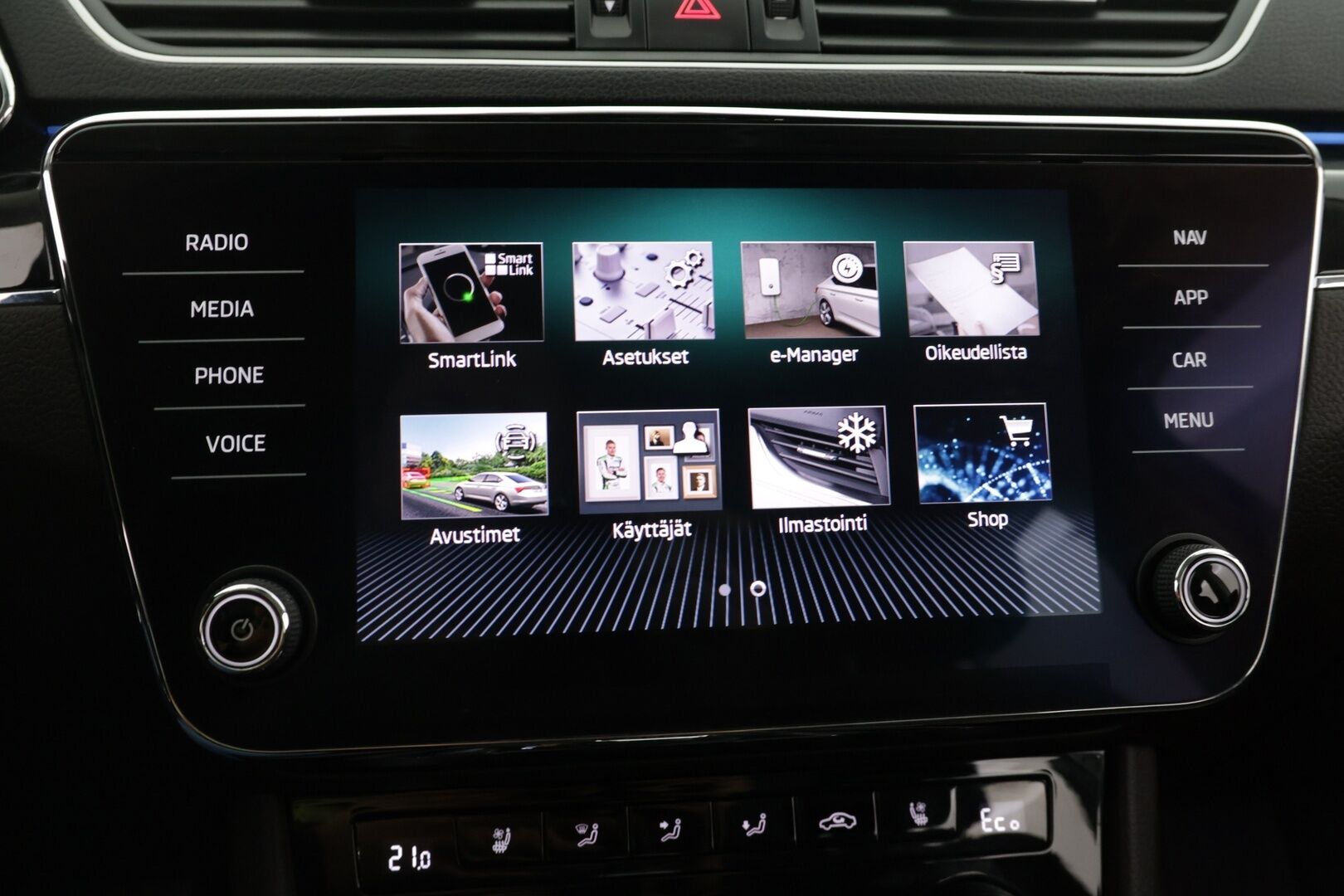 Skoda Superb 2021 Combi 1,4 TSI PHEV L&K iV DSG Autom. - ACC | L&K | Canton Sound System |  Ilmastoidut muistipenkit | P. Kamera | Ratinlämmitin | Webasto | Apple & Android Carplay | Navi | BLIS | Sähk. Takaluukku | Vetokoukku | Ambient Light. |
