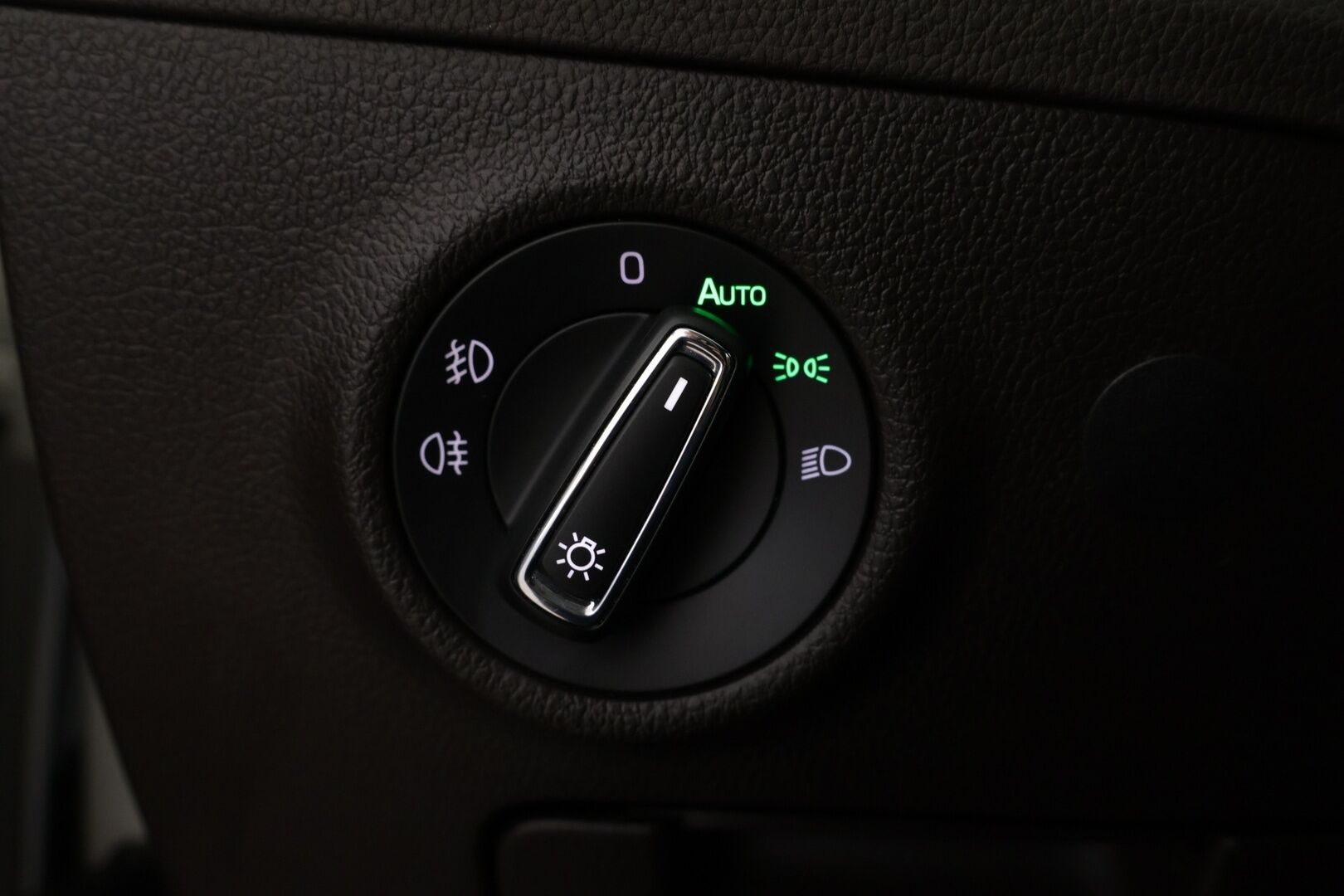 Skoda Superb 2021 Combi 1,4 TSI PHEV L&K iV DSG Autom. - ACC | L&K | Canton Sound System |  Ilmastoidut muistipenkit | P. Kamera | Ratinlämmitin | Webasto | Apple & Android Carplay | Navi | BLIS | Sähk. Takaluukku | Vetokoukku | Ambient Light. |