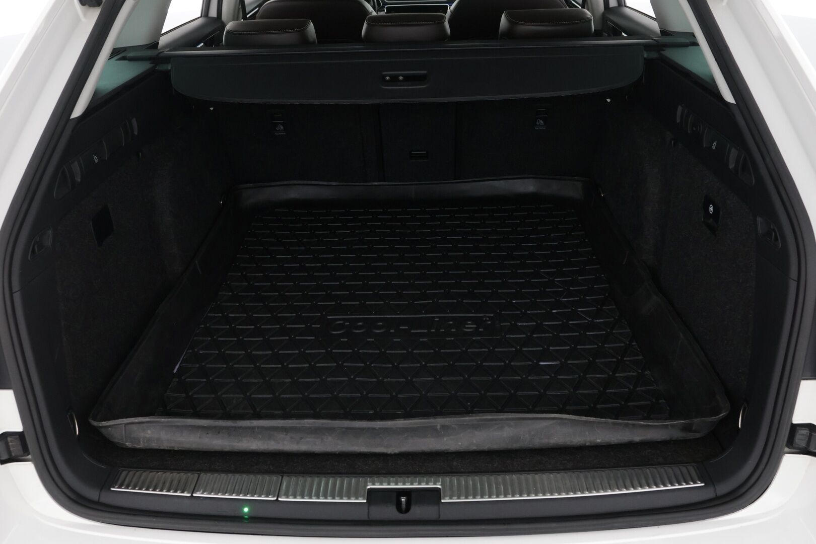 Skoda Superb 2021 Combi 1,4 TSI PHEV L&K iV DSG Autom. - ACC | L&K | Canton Sound System |  Ilmastoidut muistipenkit | P. Kamera | Ratinlämmitin | Webasto | Apple & Android Carplay | Navi | BLIS | Sähk. Takaluukku | Vetokoukku | Ambient Light. |