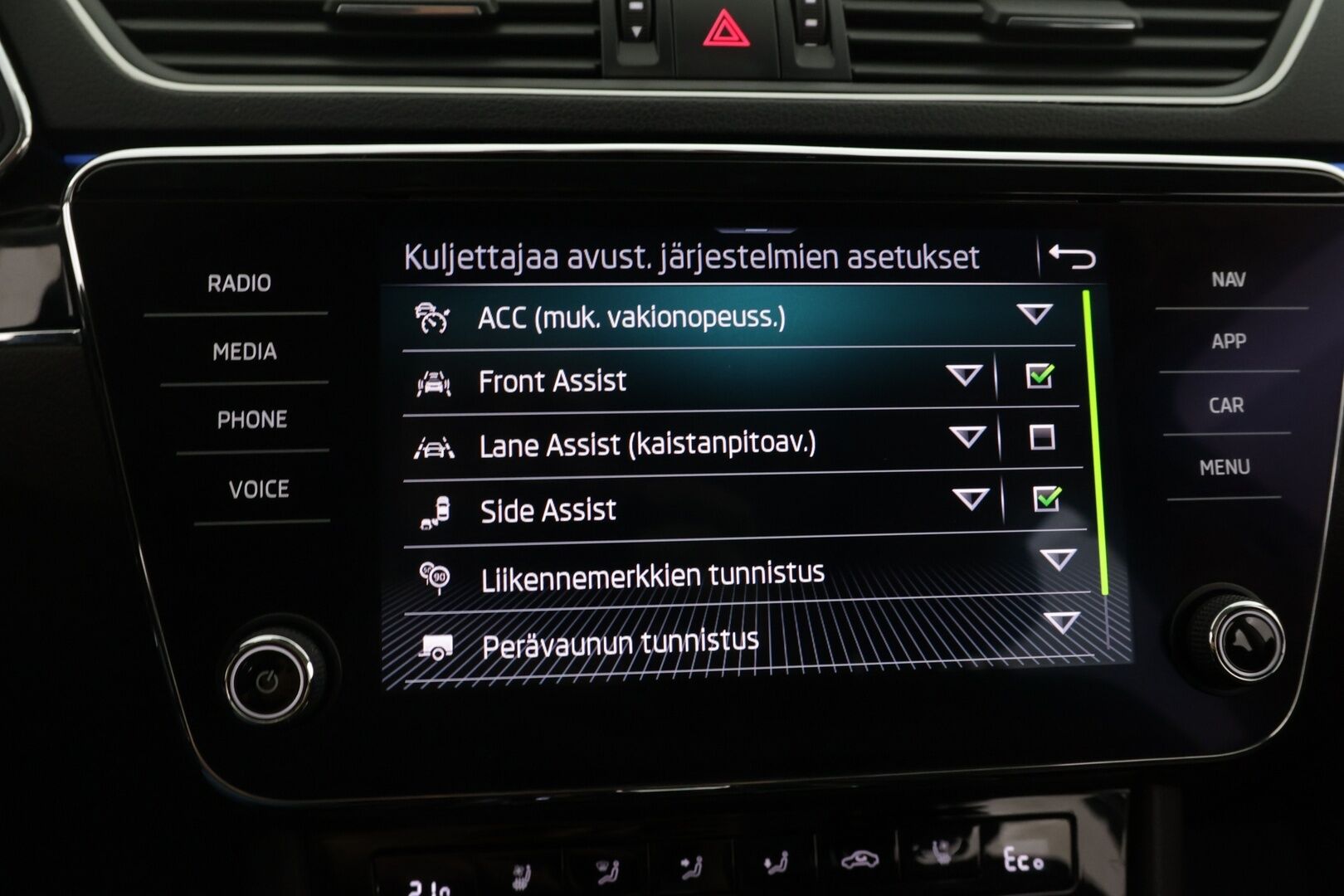 Skoda Superb 2021 Combi 1,4 TSI PHEV L&K iV DSG Autom. - ACC | L&K | Canton Sound System |  Ilmastoidut muistipenkit | P. Kamera | Ratinlämmitin | Webasto | Apple & Android Carplay | Navi | BLIS | Sähk. Takaluukku | Vetokoukku | Ambient Light. |