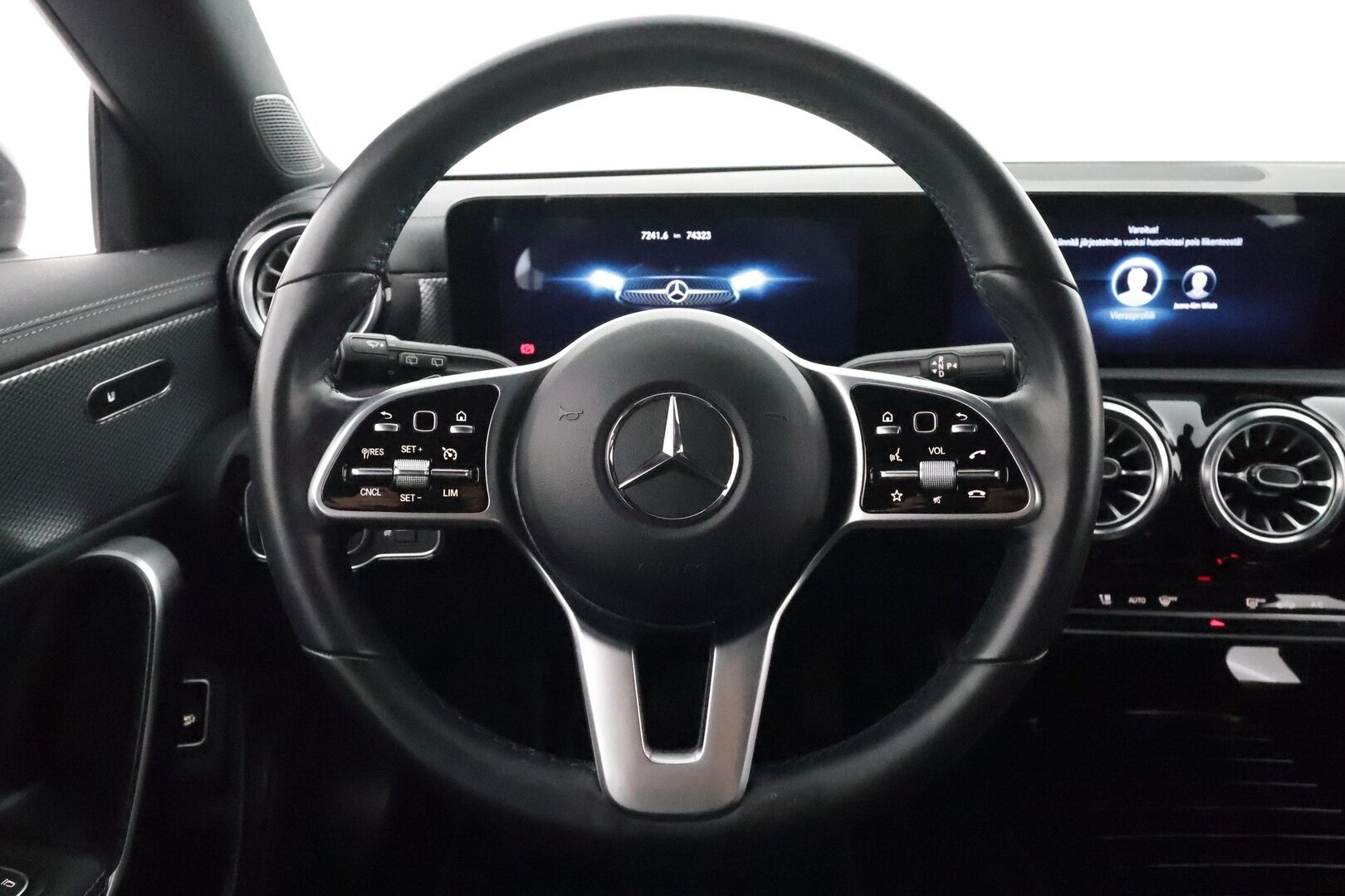 Mercedes-Benz CLA 2022 Mallitarkenne 180 A Shooting Brake Business **1.Om Suomi-auto / Widescreen / P. Kamera / LED-High Performance** - Kaistavahti / 2x Renkaat
