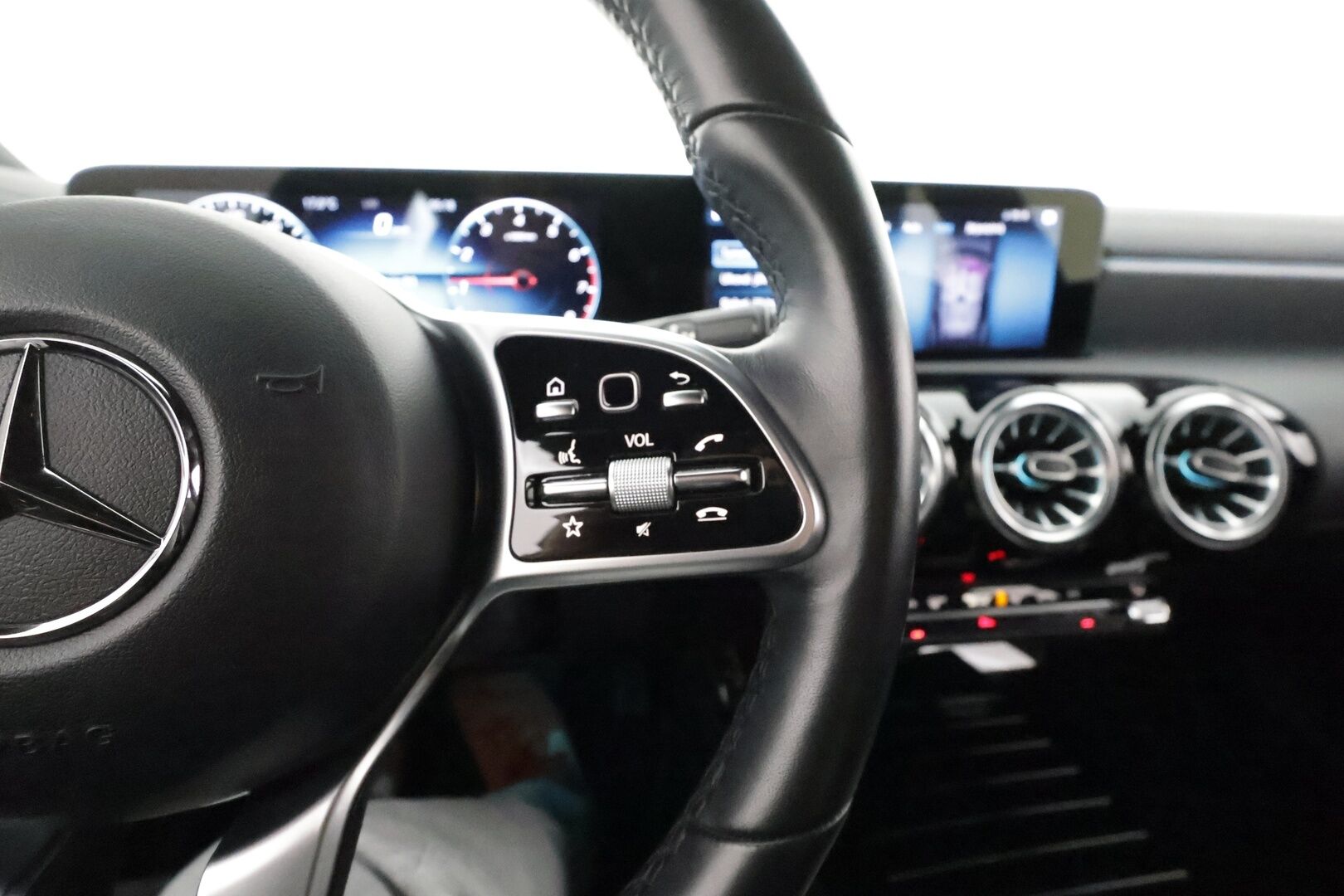Mercedes-Benz CLA 2022 Mallitarkenne 180 A Shooting Brake Business **1.Om Suomi-auto / Widescreen / P. Kamera / LED-High Performance** - Kaistavahti / 2x Renkaat